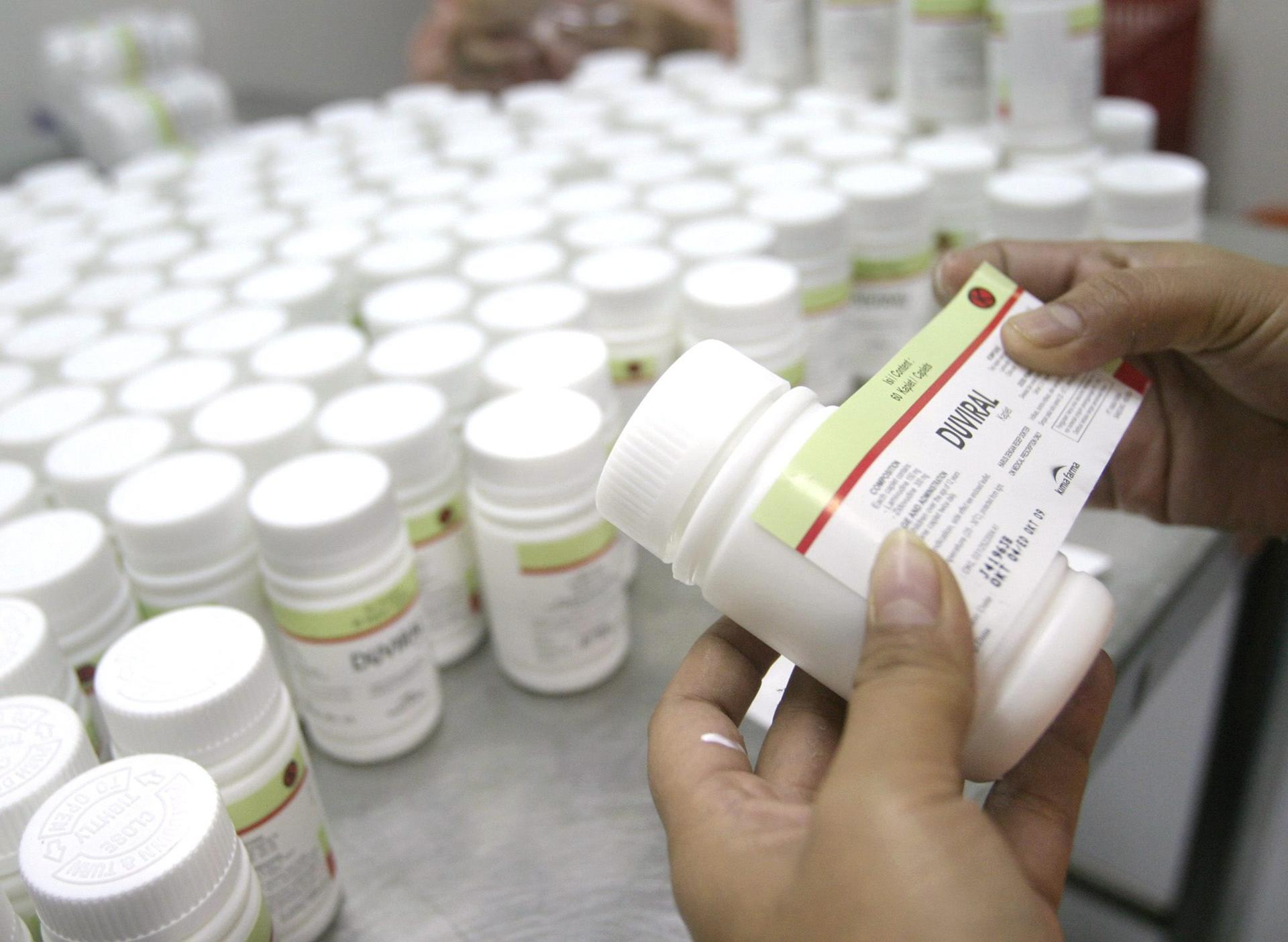 Imagen de archivo de un laboratorio de medicamentos. EPA/BAGUS INDAHONO