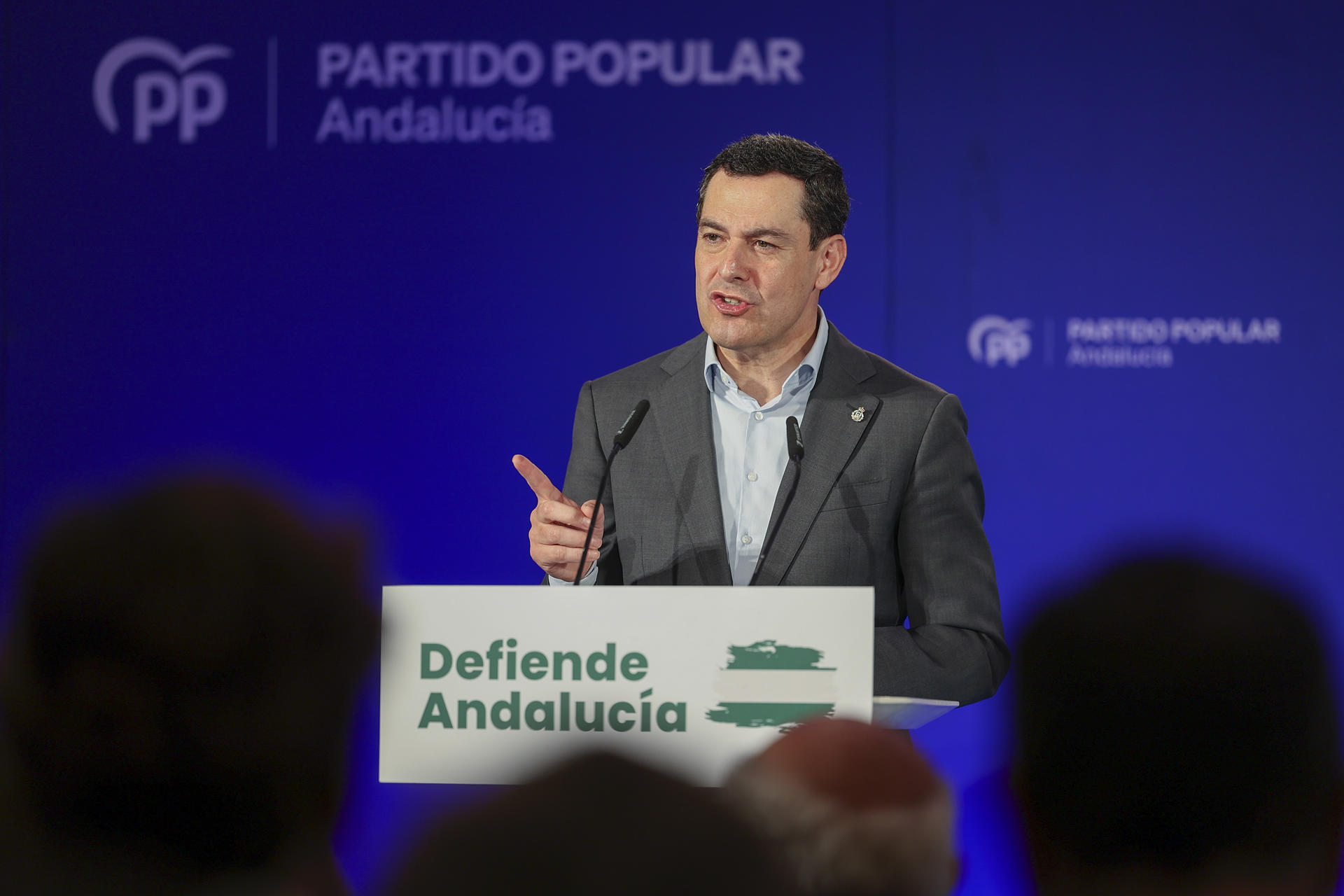 El presidente del Partido Popular de Andalucía, Juanma Moreno, durante la reunión del Comité Ejecutivo Autonómico que los populares celebran hoy lunes en Málaga. EFE/Daniel Pérez.
