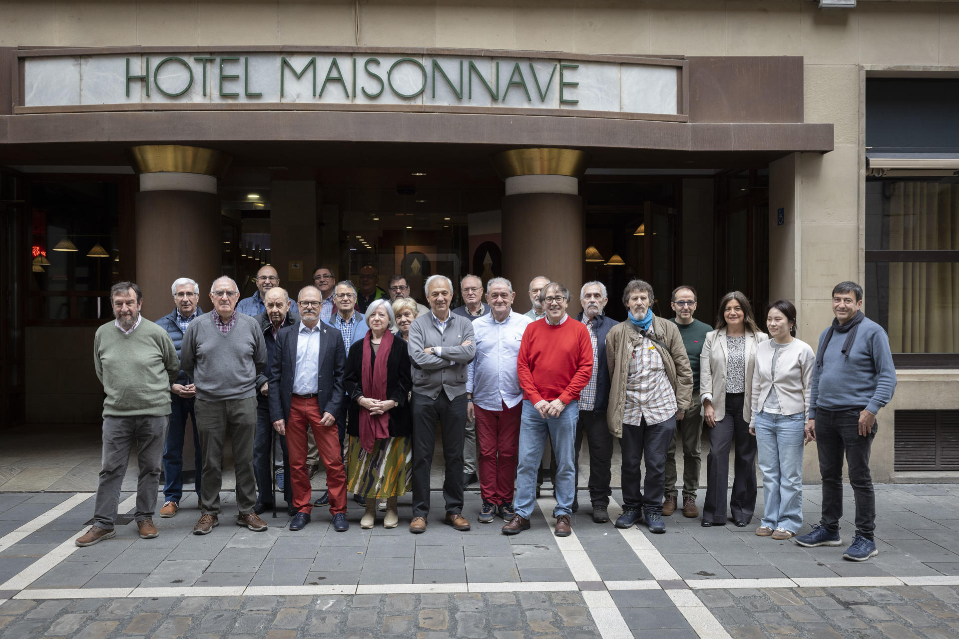Representantes de 19 asociaciones de amigos del Camino de Santiago francés se han reunido este sábado en Pamplona para reivindicar el trazado tradicional de la ruta xacobea, ya que, "si todo es Camino de Santiago, nada va a ser Camino", ha señalado el presidente de Camino Francés Federación, Miguel Pérez (5i). EFE/ Villar López