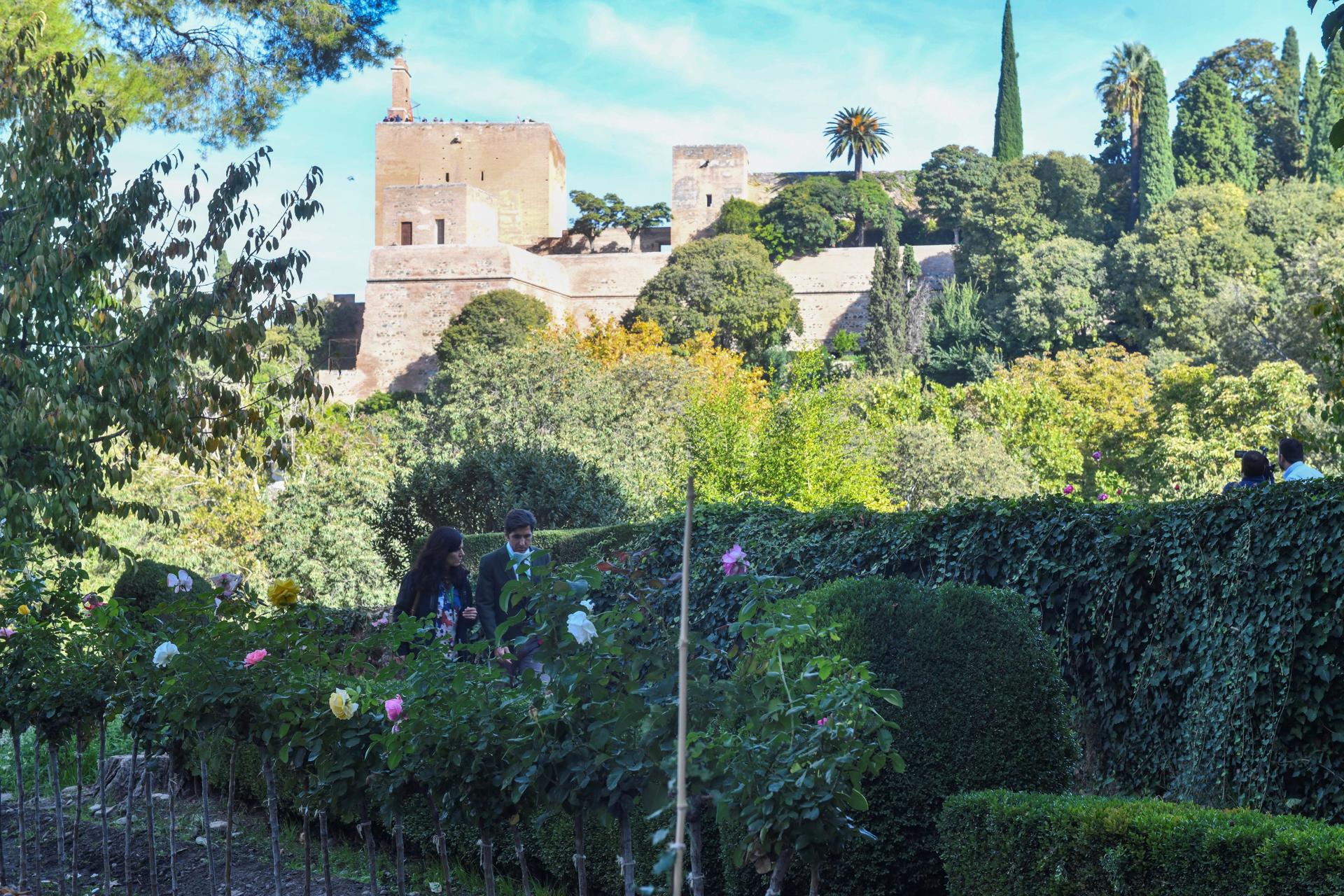 Imagen de archivo de la Alhambra de Granada vista desde los jardines del Carmen de Peñapartida. EFE/ Miguel Ángel Molina