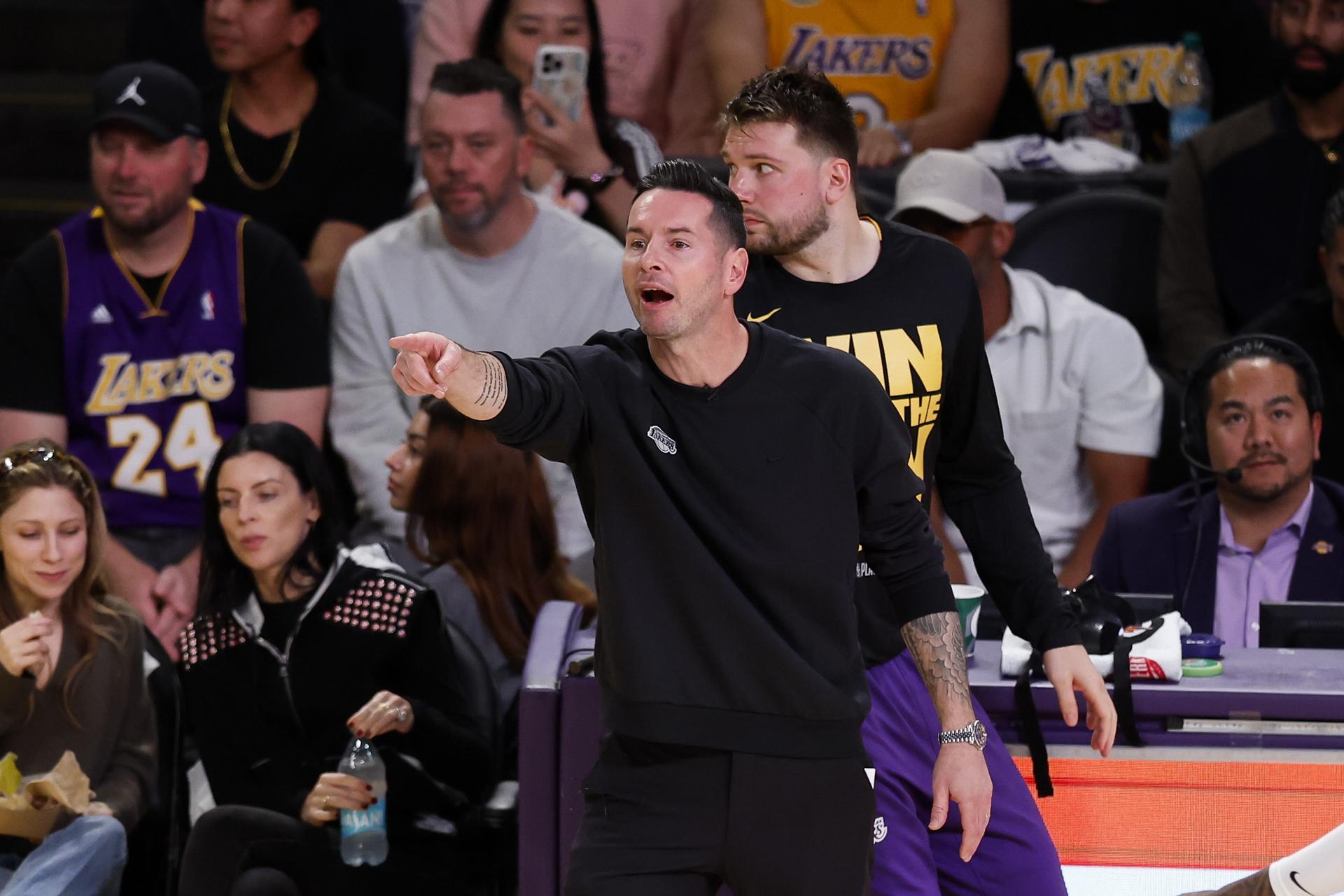 El entrenador de Los Angeles Lakers, J.J. Redick, durante el partido de este martes.  EFE/CAROLINE BREHMAN SHUTTERSTOCK OUT