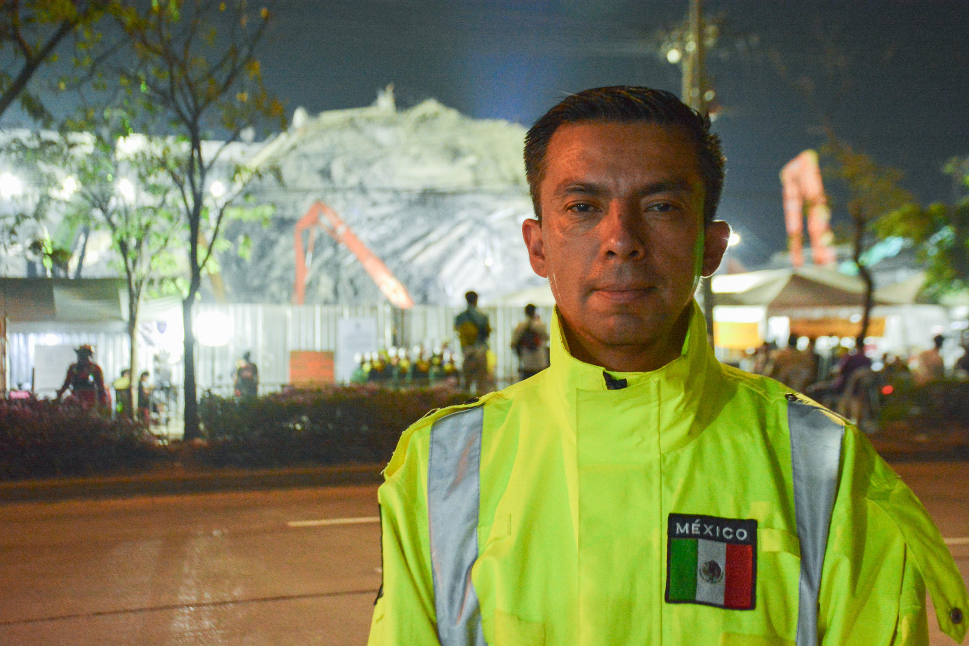 El arquitecto mexicano Francisco Bolio, que participa en la búsqueda de supervivientes en el edificio derrumbado de Bangkok, dijo a EFE que aún puede haber "un milagro" en el lugar, donde alrededor de 70 personas siguen atrapadas desde el pasado viernes cuando la torre colapsó tras el terremoto de magnitud 7,7 en Birmania (Myanmar). EFE/ Concepción Domínguez