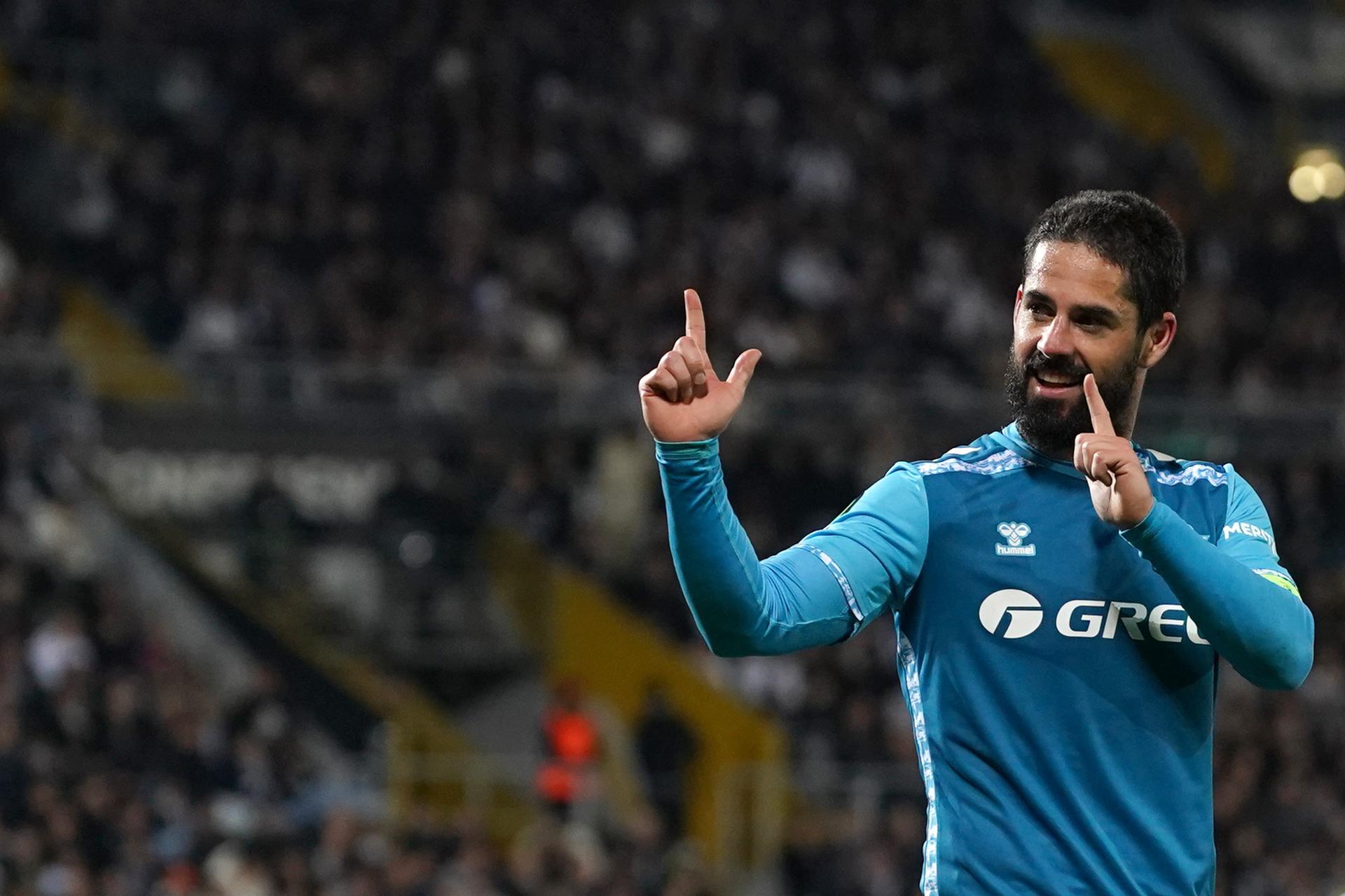 El jugador del Betis Isco celebra un gol al Vitoria Guimaraes en Guimaraes, Portugal en foto de archivo de HUGO DELGADO. EFE/EPA