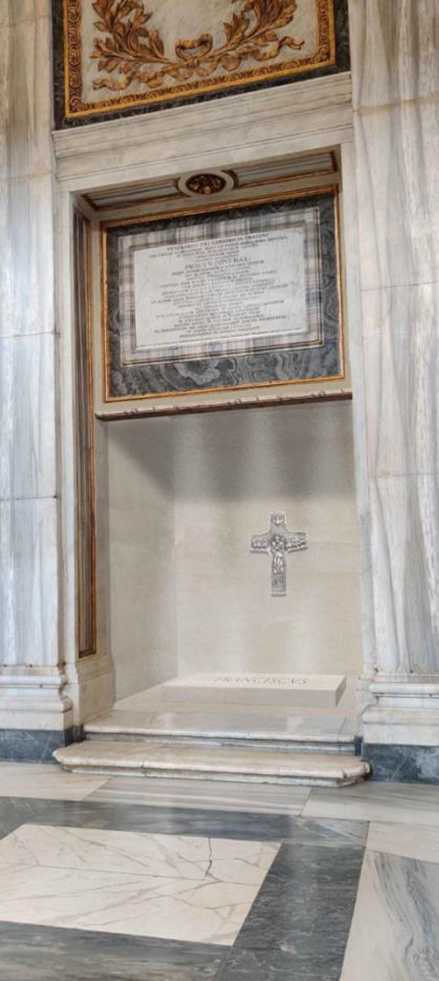 ROMA 25/04/2025.- . La tumba del papa Francisco en la basílica romana de Santa María La Mayor tendrá una lápida de mármol de Liguria (norte de Italia), la tierra de sus antepasados italianos, informó este viernes el arcipreste del templo, Rolandas Makrickas.EFE/Vaticano SOLO USO EDITORIAL/SOLO DISPONIBLE PARA ILUSTRAR LA NOTICIA QUE ACOMPAÑA (CRÉDITO OBLIGATORIO)