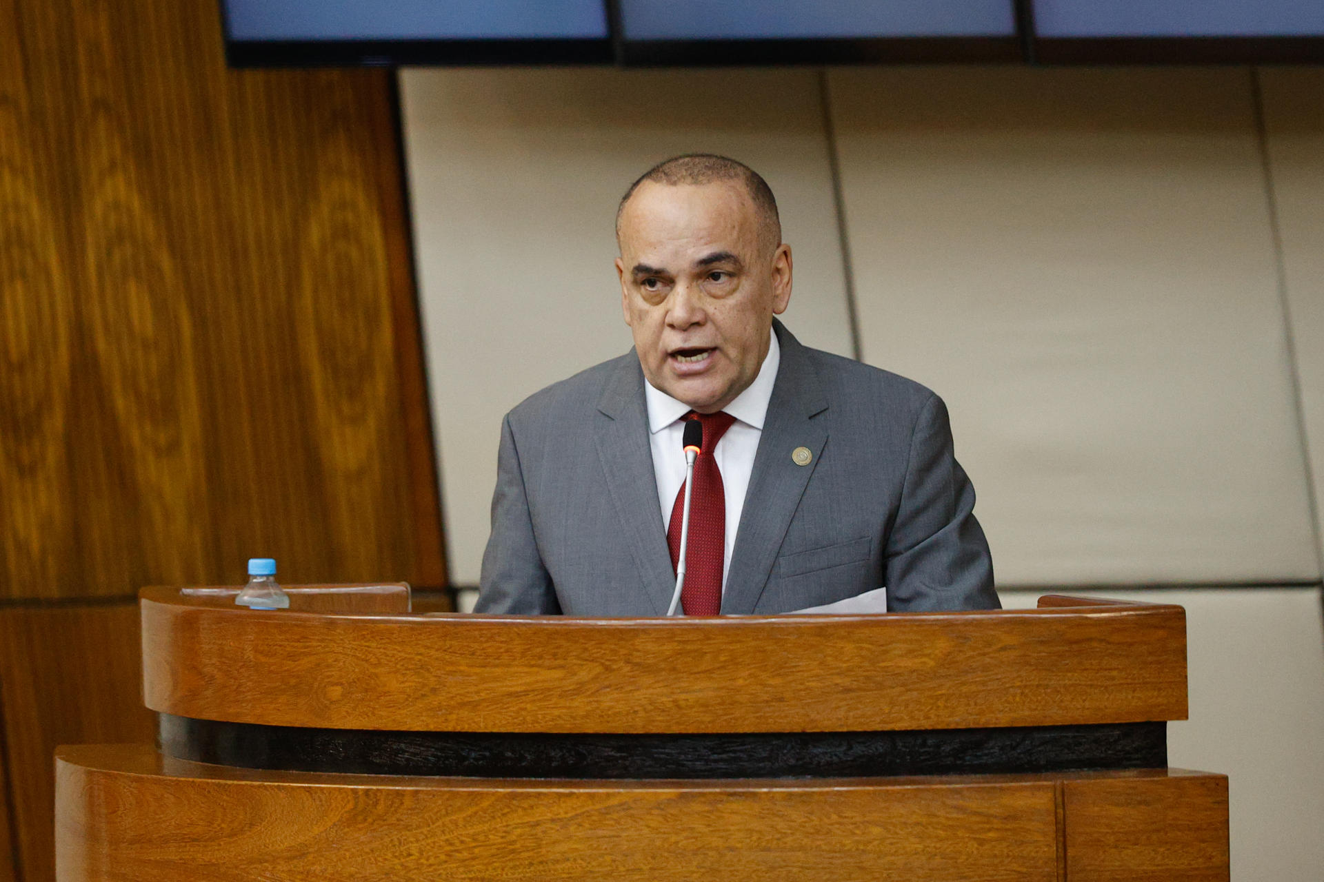 Fotografía de archivo del presidente del Congreso de Paraguay, Basilio Núñez, durante un acto público, en Asunción (Paraguay). EFE/Juan Pablo Pino