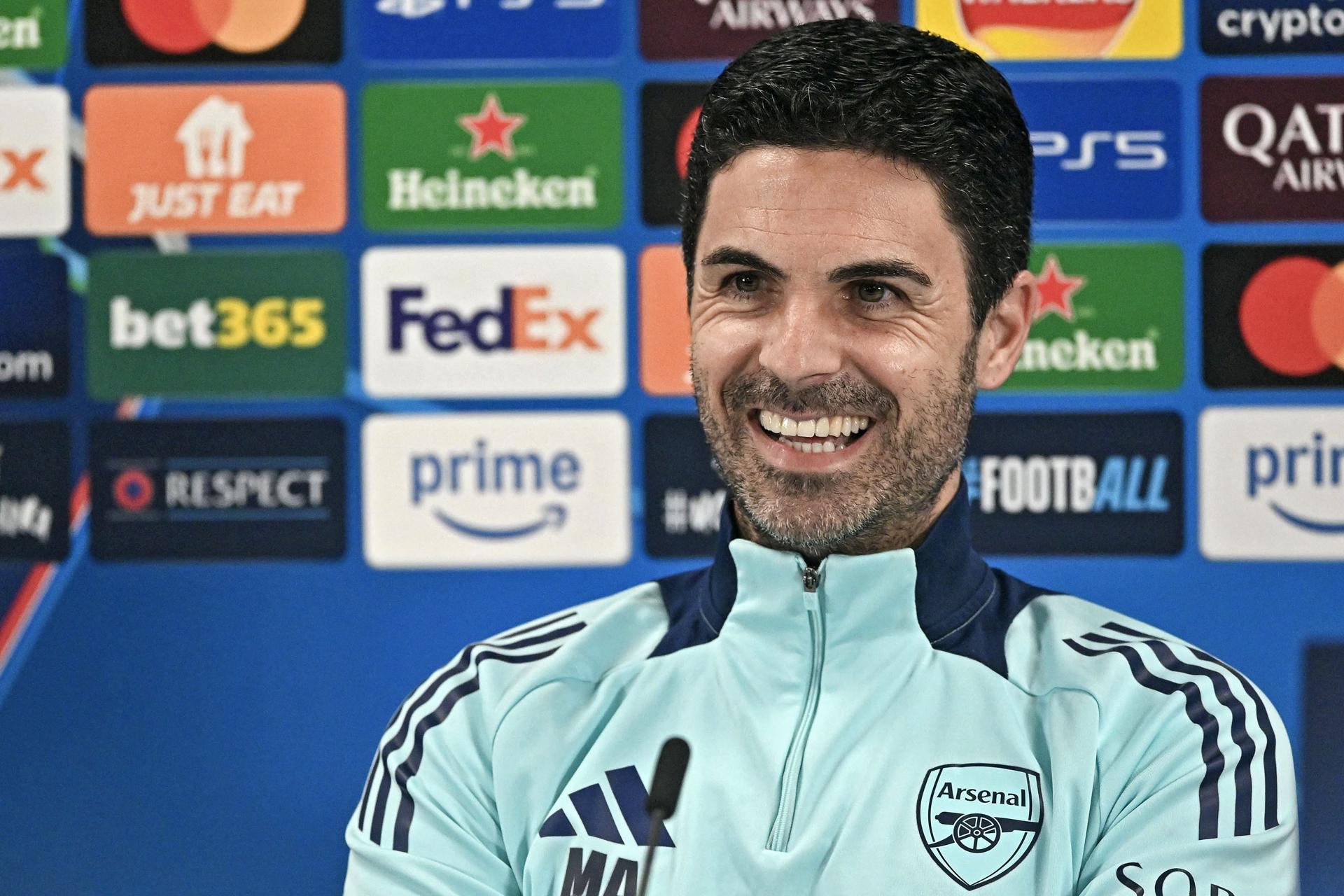 El entrenador del Arsenal, el español Mikel Arteta, durante la rueda de prensa previa al partido de ida de los cuartos de final de la Liga de Campeones contra el Real Madrid. EFE/EPA/VINCE MIGNOTT