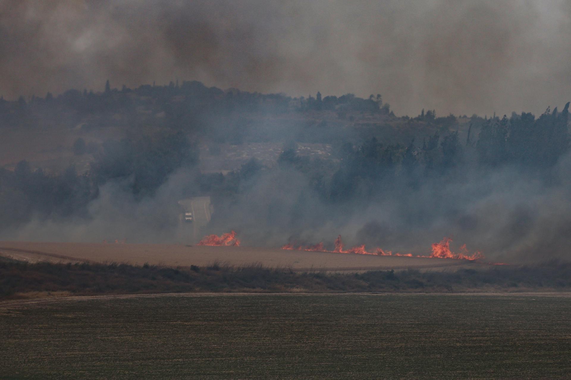 Una ola de incendios descontrolados a las afueras de Jerusalén oscureció el Día de la Independencia de Israel, que se celebra entre este miércoles y el jueves, cancelando los actos conmemorativos programados para la jornada) EFE/EPA/ATEF SAFADI