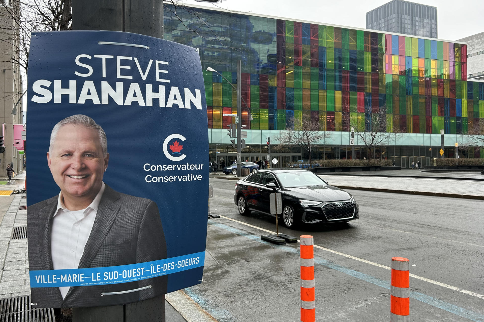 Fotografía de propaganda electoral del candidato a la Cámara de los Comunes de Canadá, el conservador Steve Shanahan, este sábado en una calle de Montreal (Canadá). EFE/ Javier Otazu