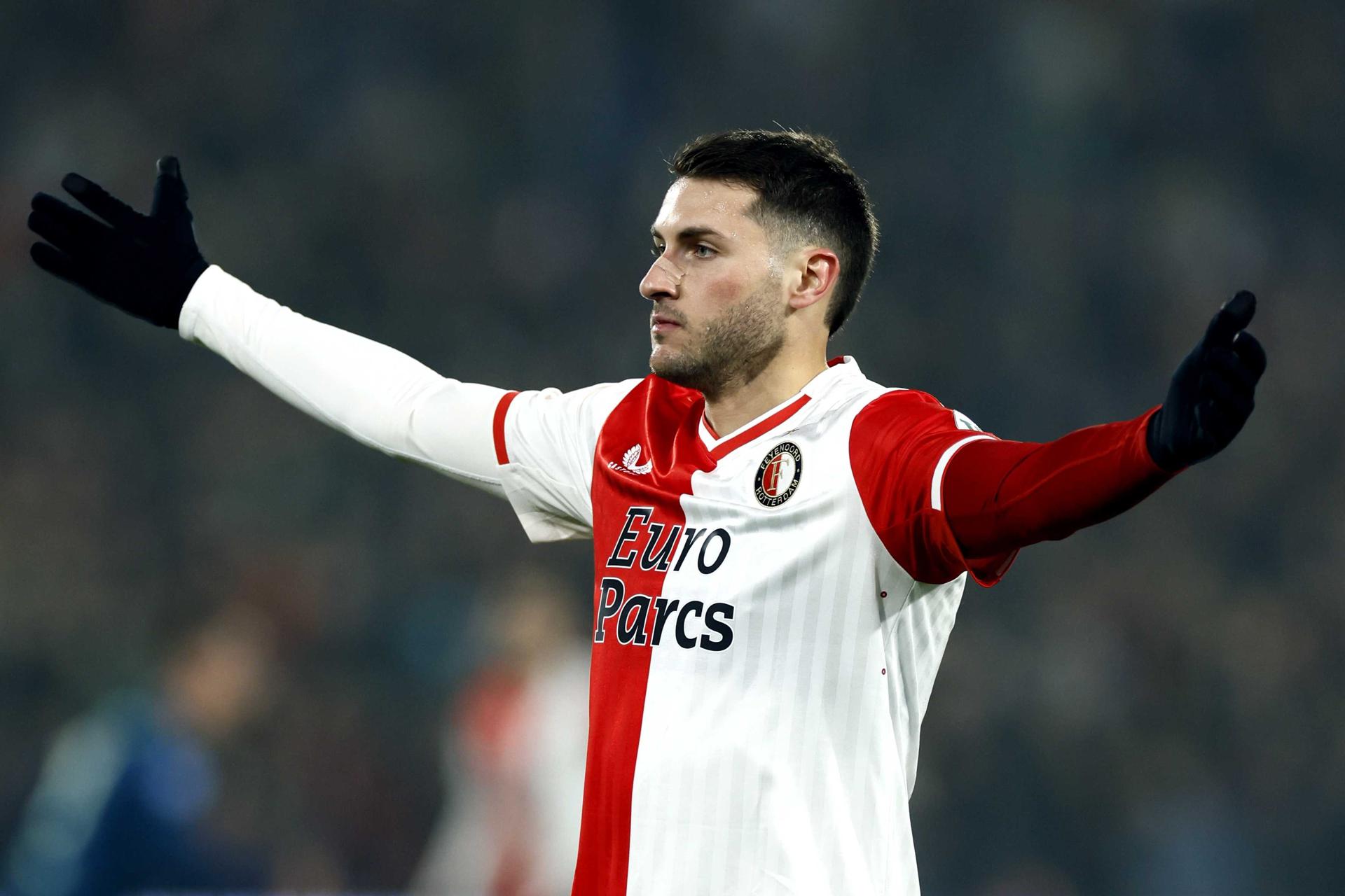 El mexicano Santiago Gimenez, como jugador del Feyenoord holandés. EFE/KOEN VAN WEEL
