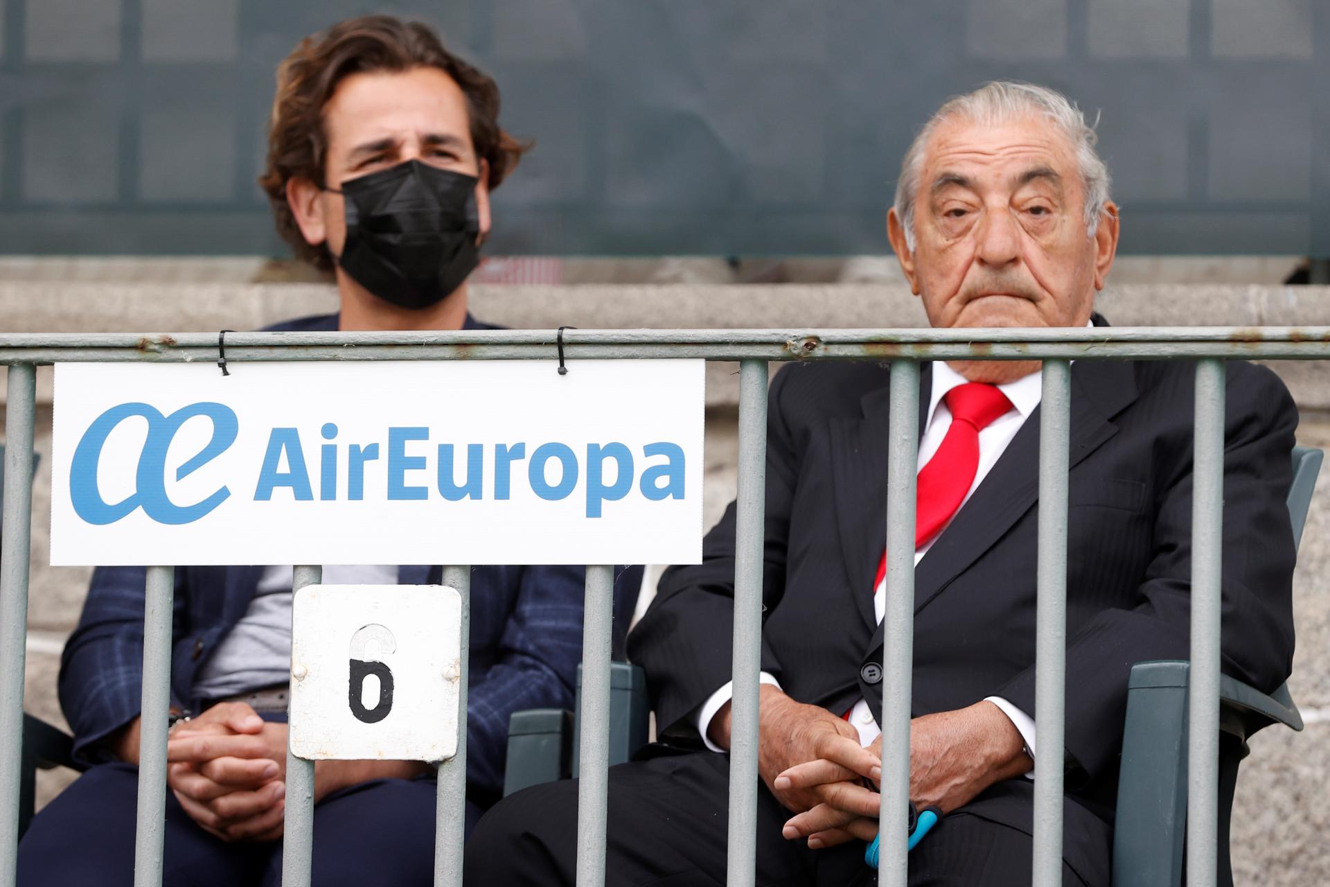 Imagen de archivo del presidente de Globalia, Juan José Hidalgo (d). EFE/Mariscal