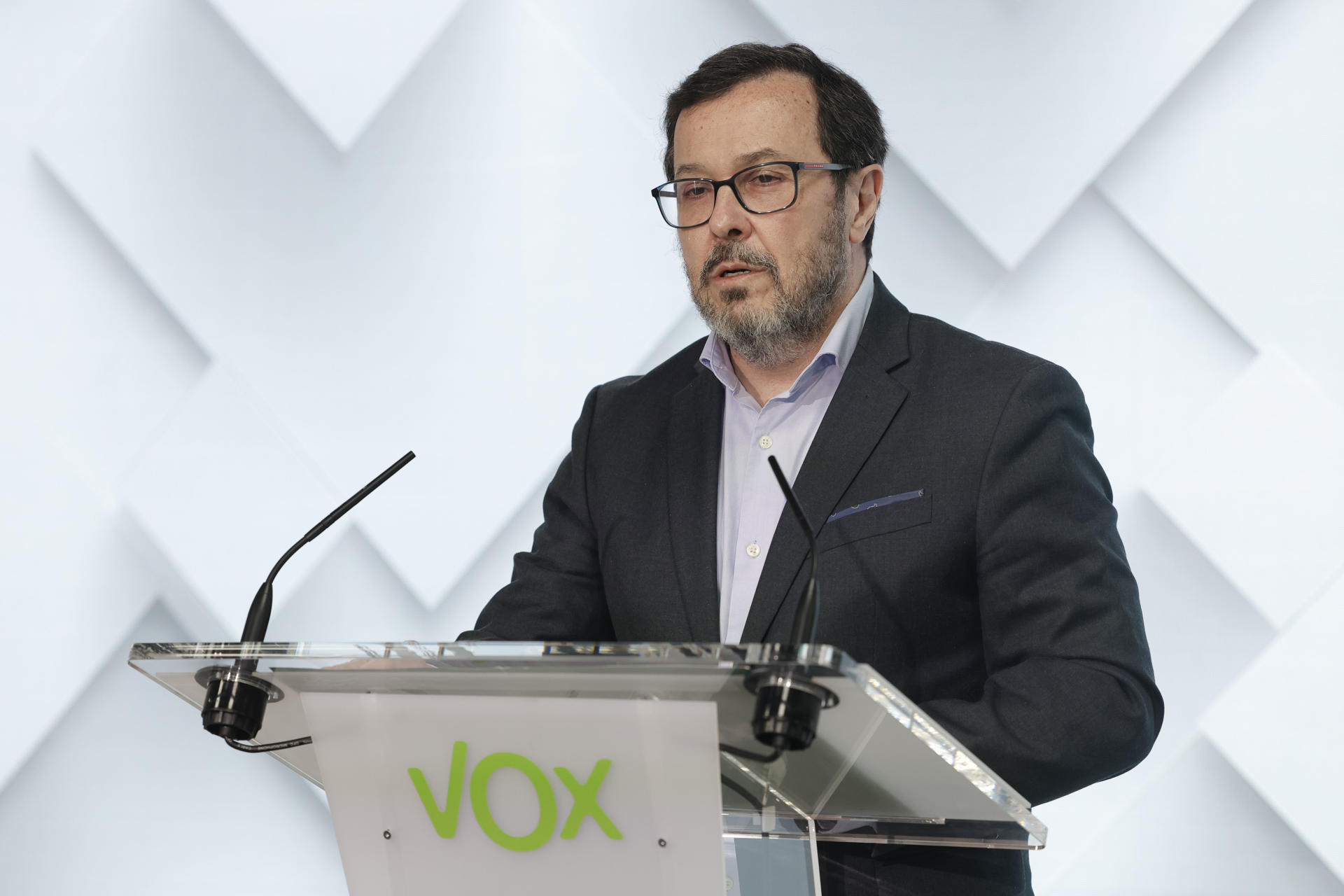 El portavoz de Vox, José Antonio Fúster tras la reunión del Comité de Acción Política del partido celebrado este lunes en Madrid. EFE/ Zipi