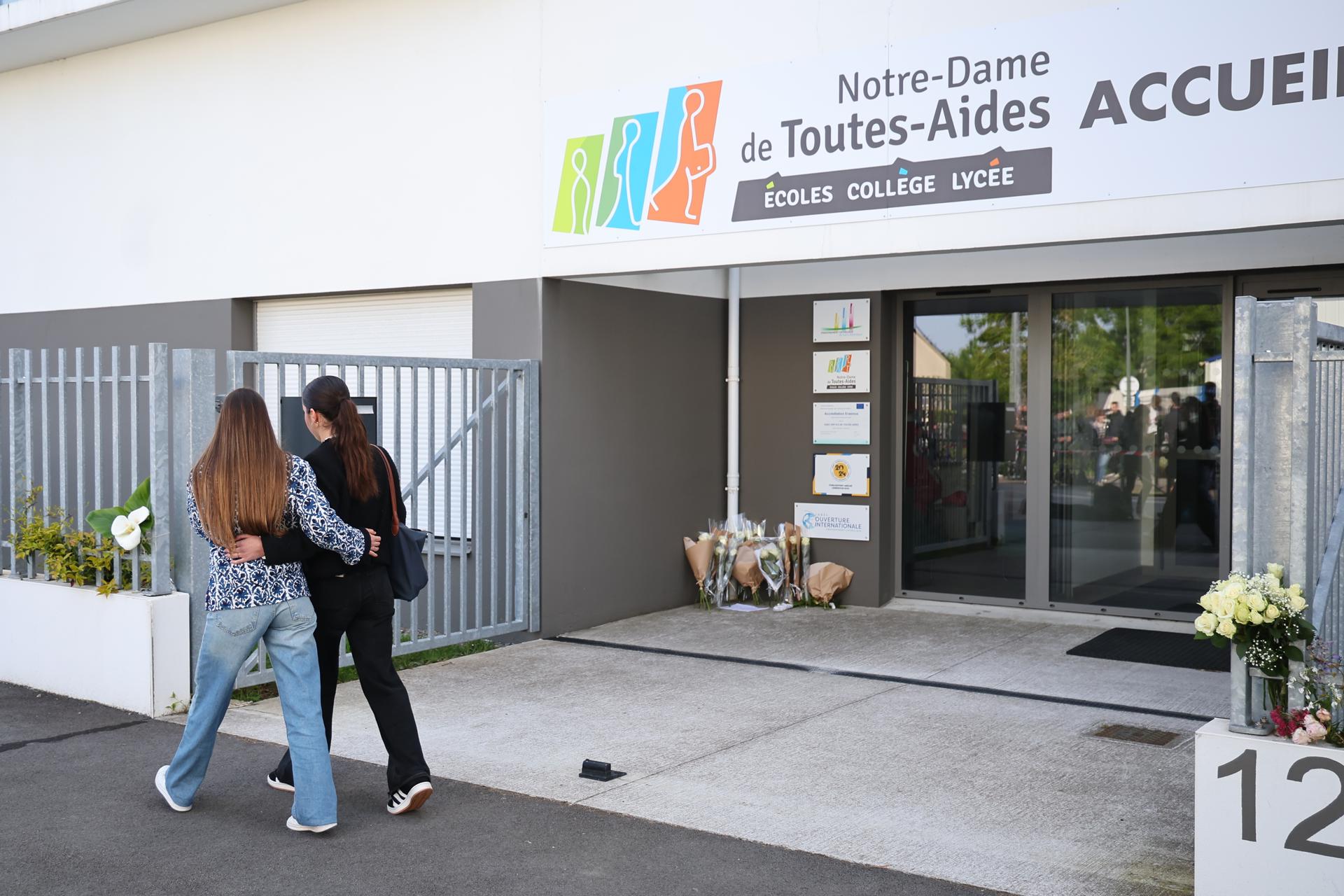 La entrada del centro de Notre Dame de Toutes Aides. EFE/EPA/CHRISTOPHE PETIT TESSON