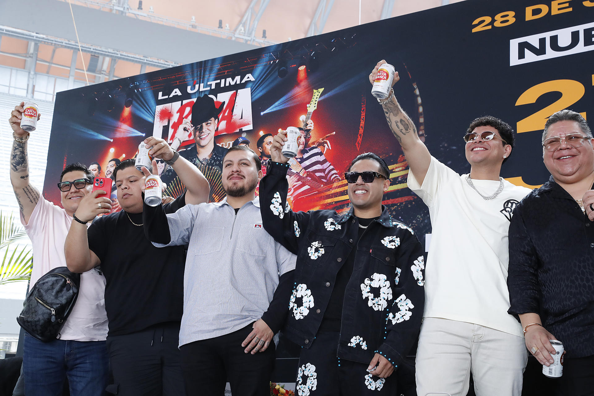 Los integrantes del grupo musical Firme, participan este martes durante una rueda de prensa en Ciudad de México (México). EFE/ Mario Guzmán
