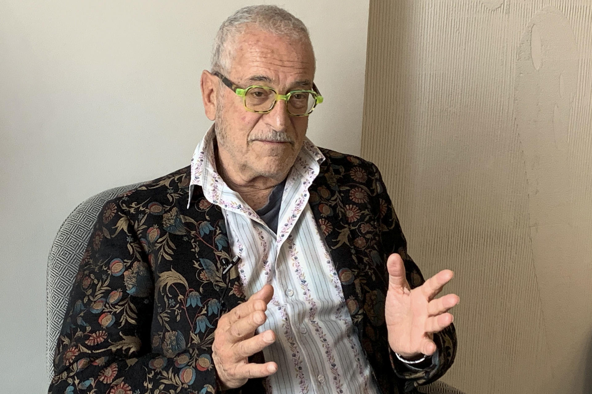 El cineasta español Lluís Miñarro aseguró este jueves en Moscú que el cine independiente español está sufriendo ya que se ha minimizado la asistencia a las salas después de la pandemia. EFE/ Anush Janbabian