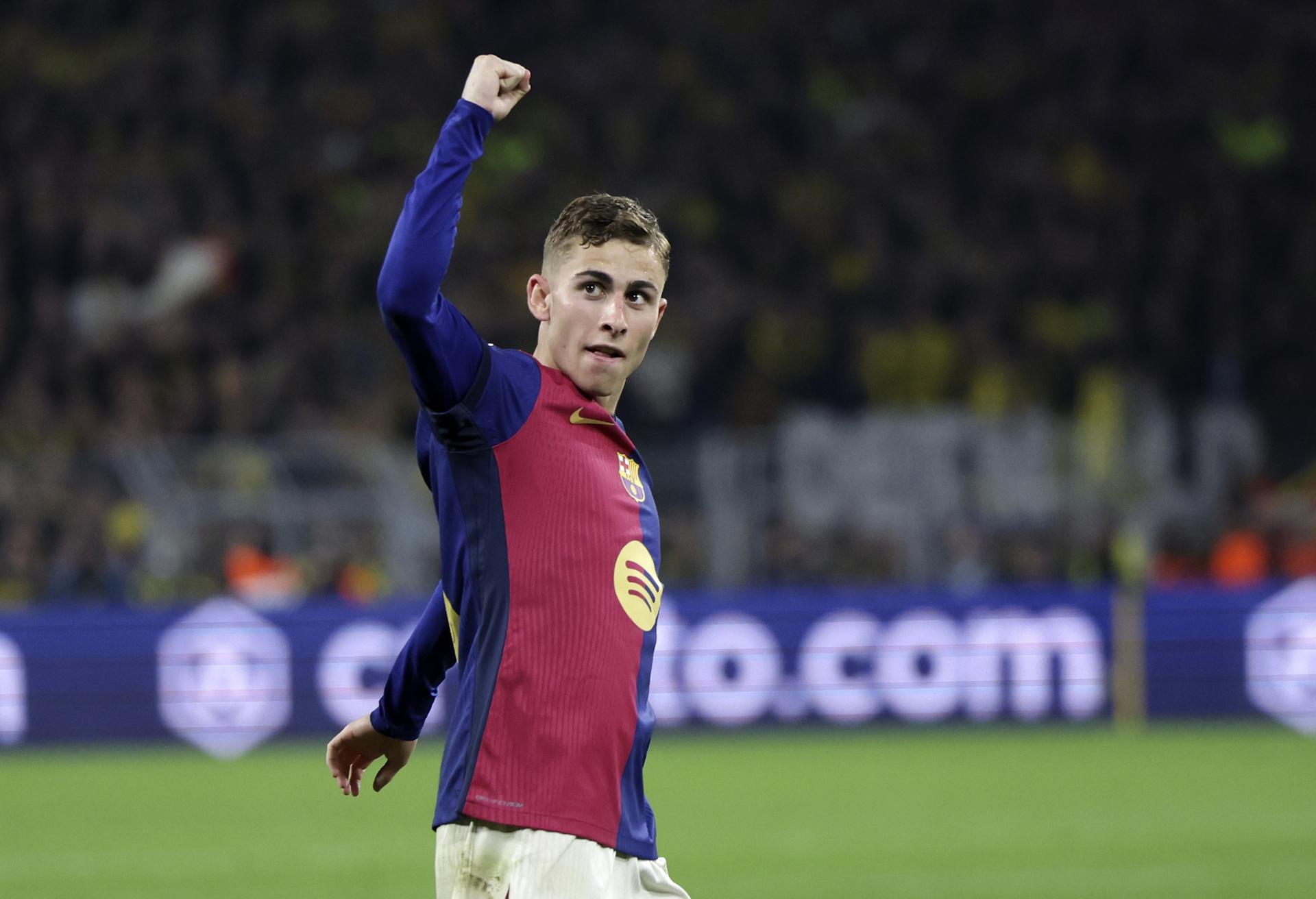 Fermin Lopez celebra un autogol durante el partido de de vuelta de cuartos de final de la UEFA Champions League entre Borussia Dortmund y FC Barcelona, en Dortmund, Alemania. EFE/EPA/CHRISTOPHER NEUNDORF