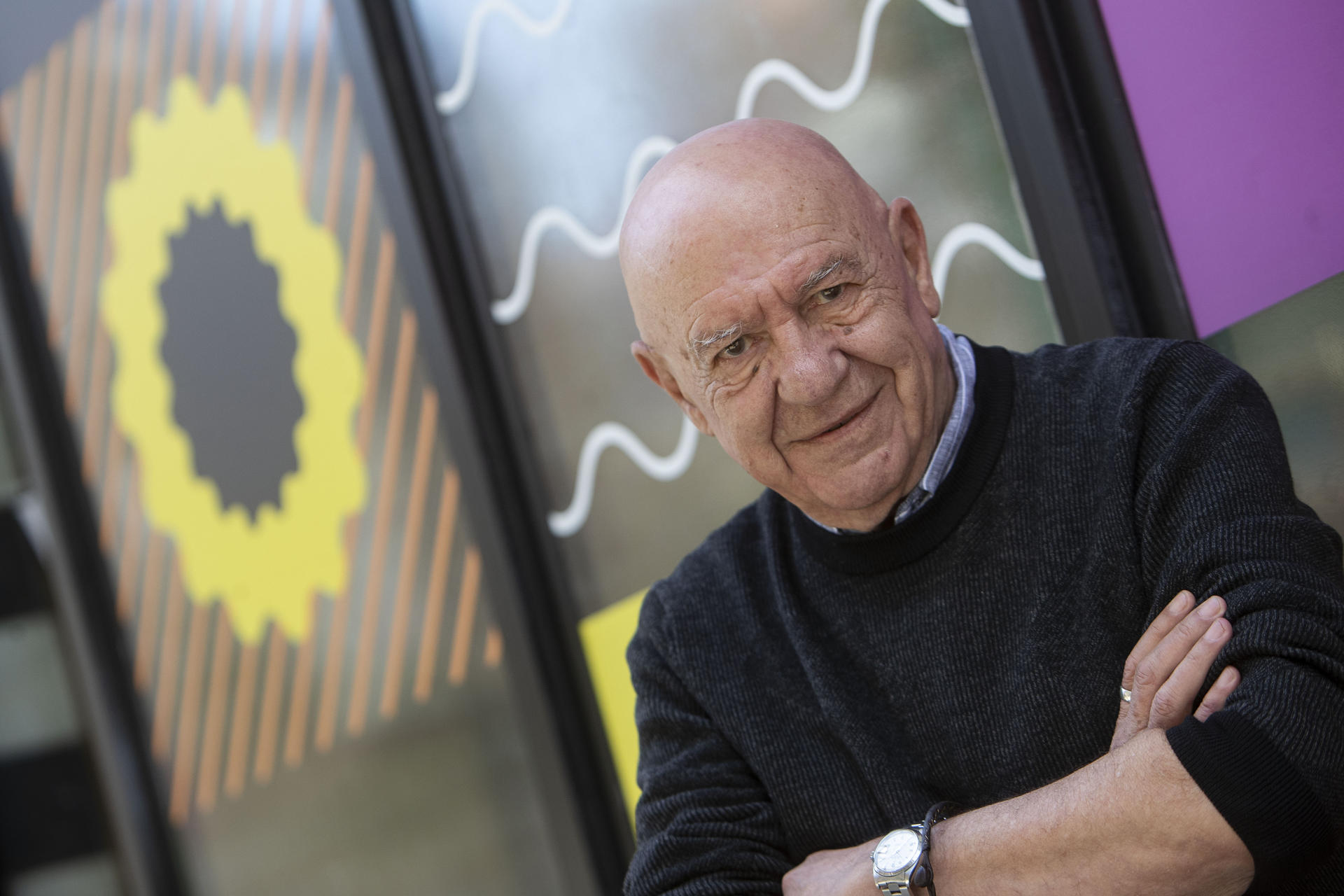 El diseñador argentino Mario Eskenazi, responsable de identidades gráficas como las de Transportes Metropolitanos de Barcelona (TMB) o Banco de Sabadell, reflexiona sobre su trayectoria en el diseño en una entrevista con EFE coincidiendo con su participación en el Festival Creativa, en Vigo. EFE / Salvador Sas