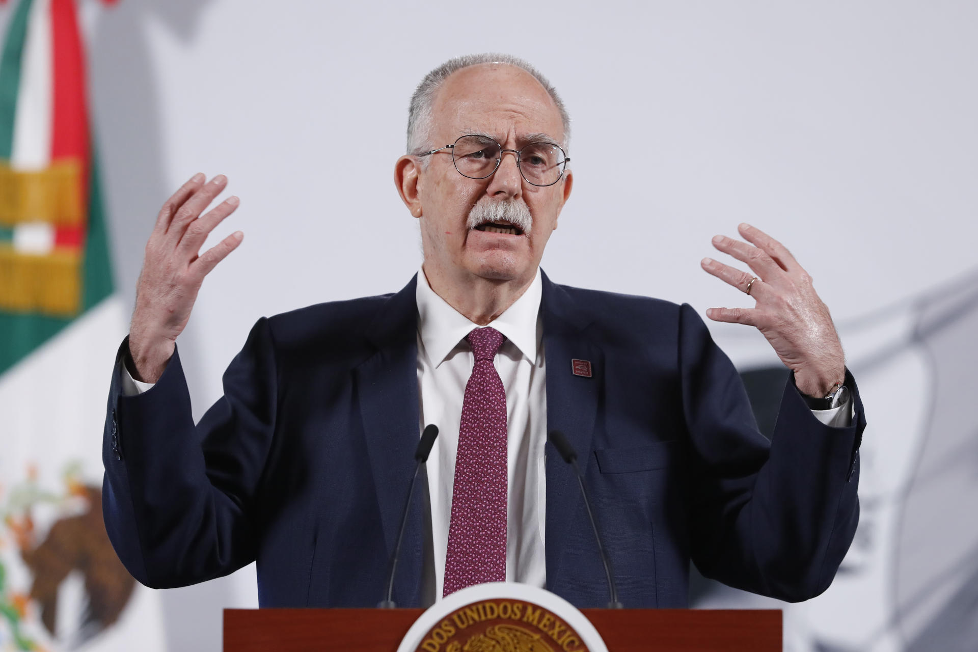 El secretario de Agricultura y Desarrollo Rural Julio Berdegué, participa este viernes durante una rueda de prensa de la presidenta de México Claudia Sheibaum, en Palacio Nacional de la Ciudad de México (México). EFE/Mario Guzmán