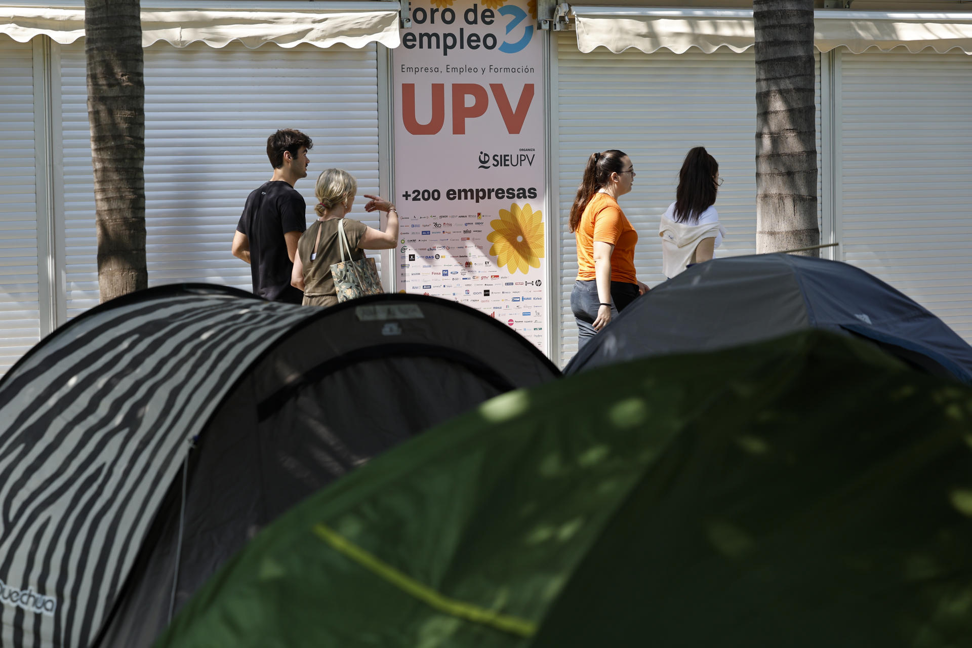 La Universitat Politècnica de València (UPV) ha suspendido todas las actividades académicas mañana martes hasta las 14 horas, en tanto que la Universidad de Alicante las suspende durante toda la jornada debido al apagón eléctrico y la Miguel Hernández de Elche hasta las 15 horas. EFE/Biel Aliño