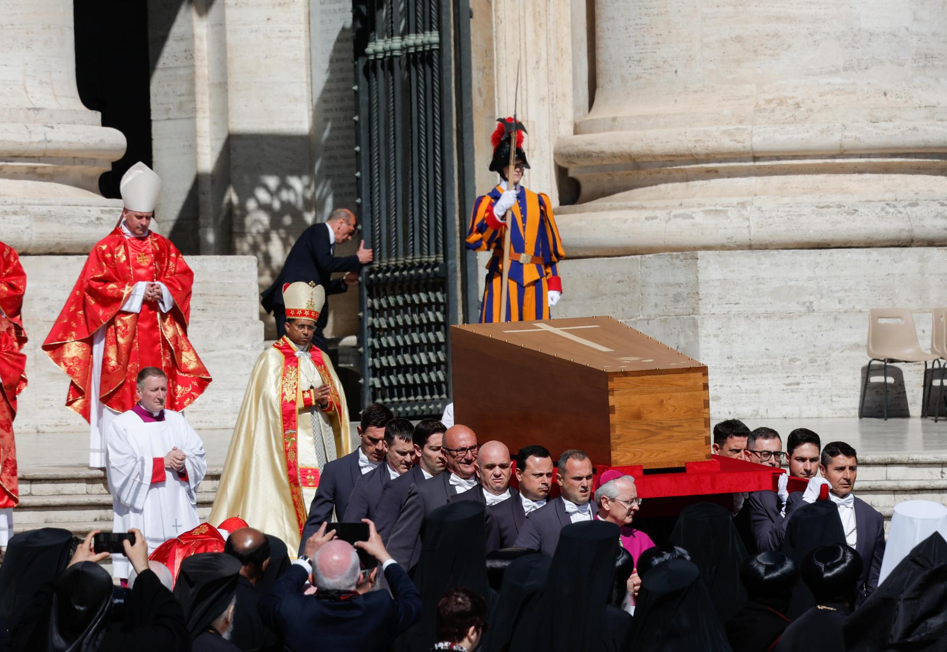 Funeral por el papa Francisco en la Plaza de San Pedro. EFE/EPA/GIUSEPPE LAMI