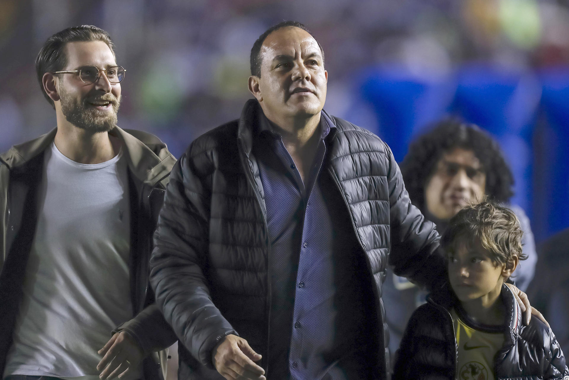 Fotografía de archivo, tomada e pasado 8 de diciembre, del exfutbolista mexicano y exgobernador del estado de Morelos, Cuauhtémoc Blanco (c), en Ciudad de México(México). EFE/Isaac Esquivel