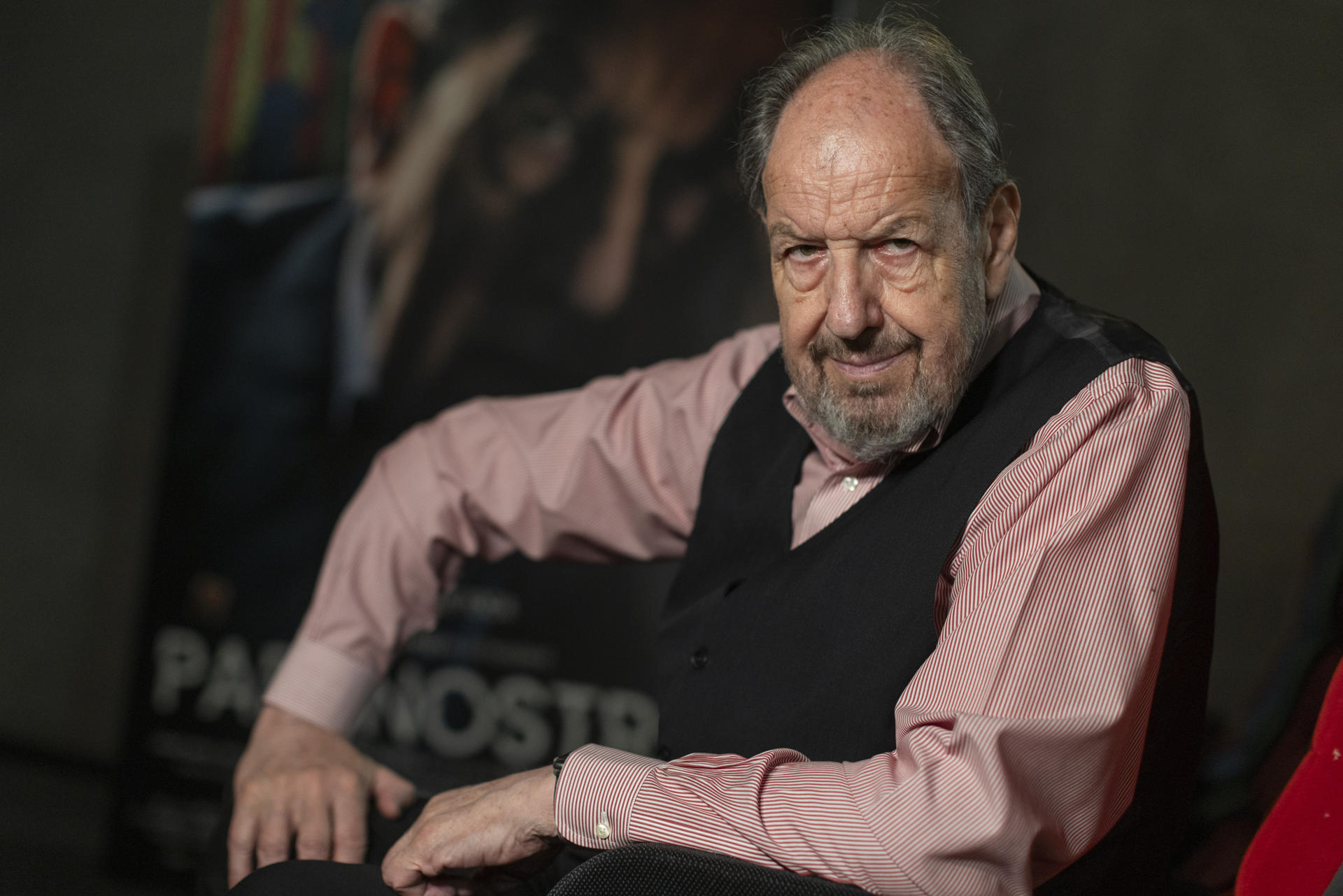 El actor Josep Maria Pou posa durante la presentación de 'Parenostre', una película sobre la caída a los infiernos del "padre de la patria catalana", una década después del seísmo provocado por la carta del expresidente de la Generalitat Jordi Pujol sobre la ocultación durante 34 años de una fortuna en el extranjero, y que el próximo día 16 de abril llega a los cines. EFE/Marta Perez