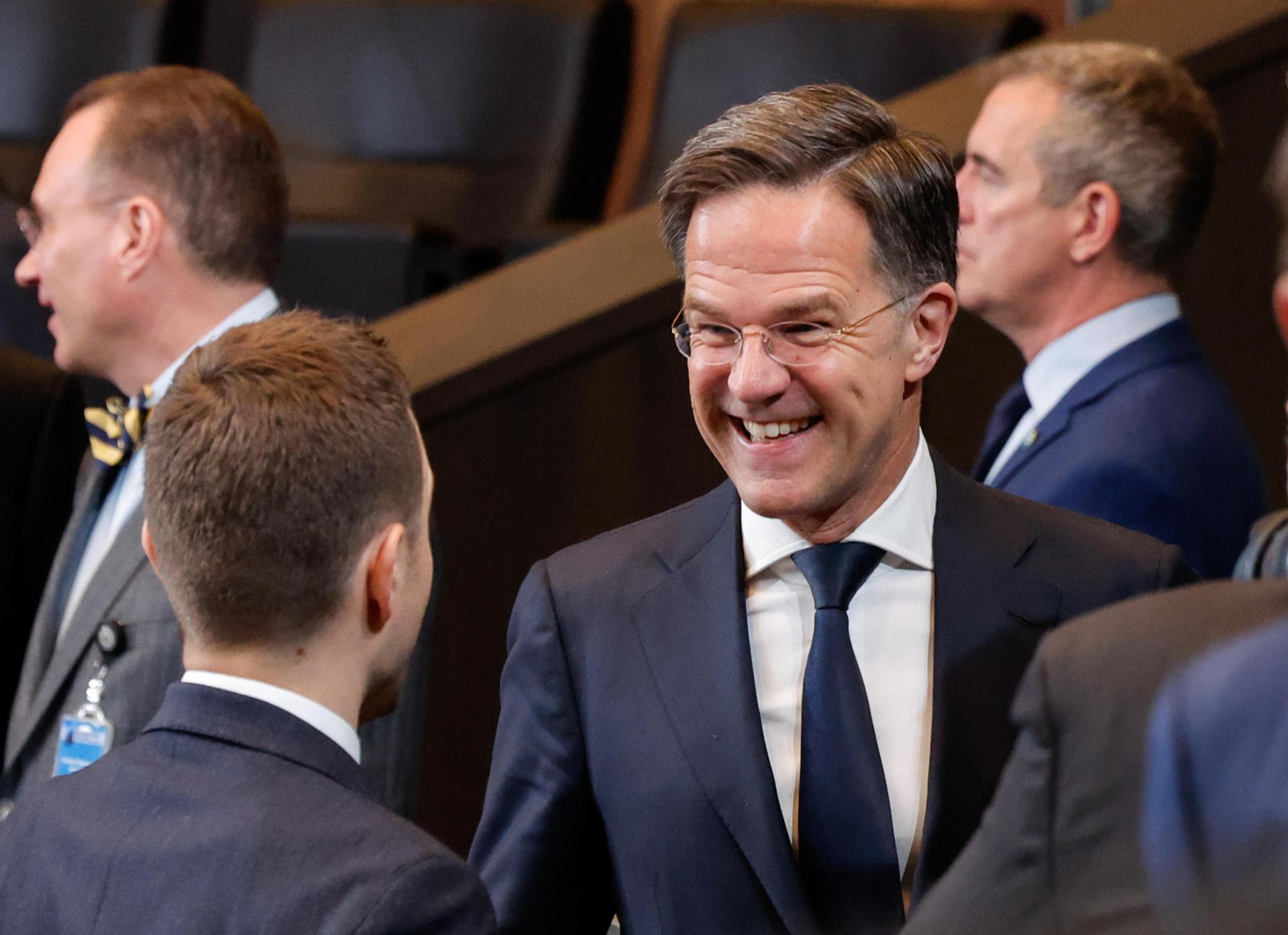 El secretario general de la OTAN, Mark Rutte (C), asiste a una reunión de Ministros de Relaciones Exteriores de la Organización del Tratado del Atlántico Norte (OTAN), en Bruselas, el 4 de abril de 2025. EFE/EPA/GIUSEPPE LAMI