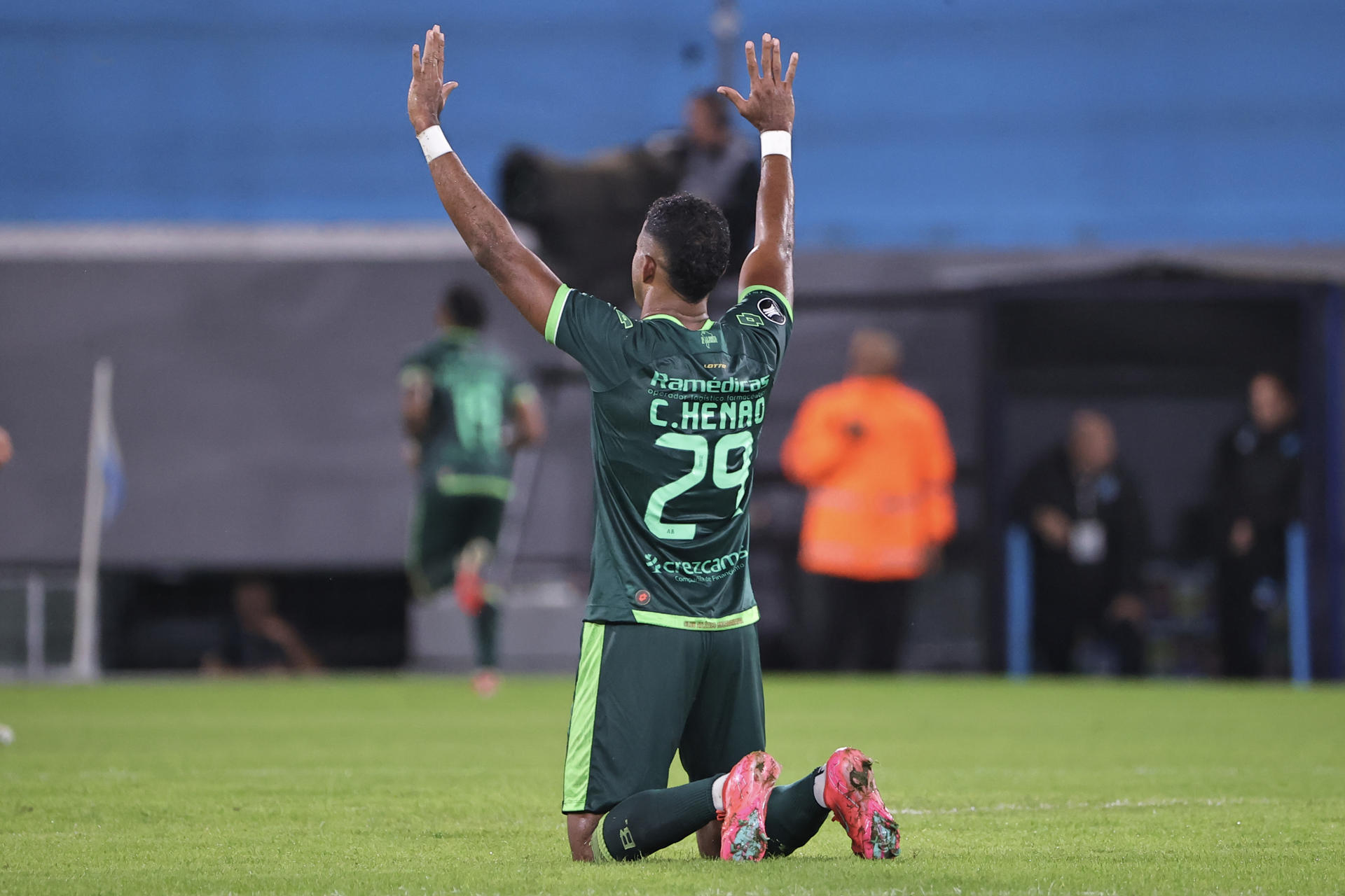 Carlos Henao de Atlético Bucaramanga celebra en un partido de la fase de grupos de la Copa Libertadores. EFE/ Juan Ignacio Roncoroni