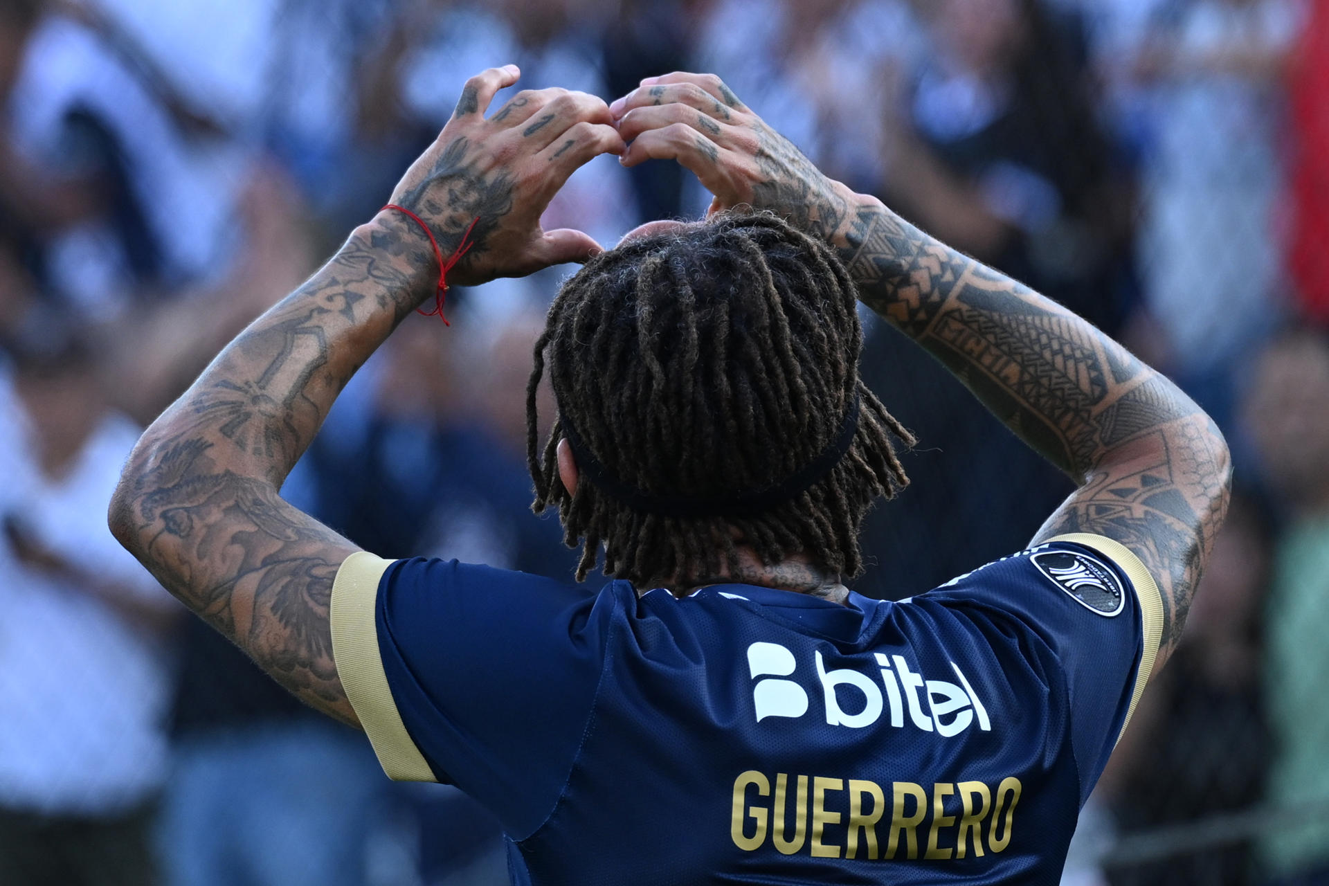Paolo Guerrero de Alianza Lima celebra un gol en un partido de la fase de grupos de la Copa Libertadores. EFE/ Paloma Del Solar