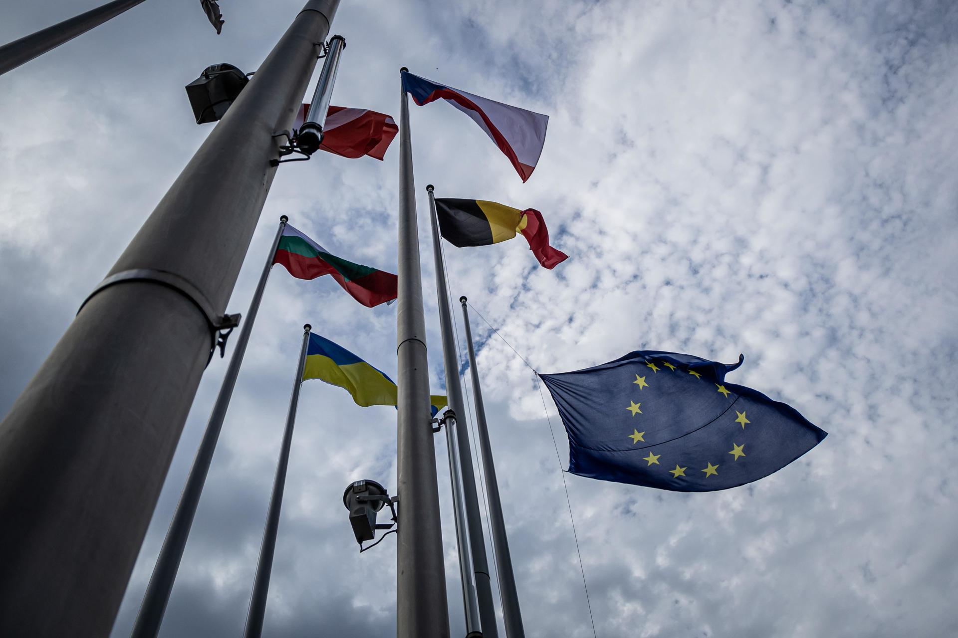 Imagen de archivo de una bandera de la Unión Europea (UE). EFE/EPA/CHRISTOPHE PETIT TESSON