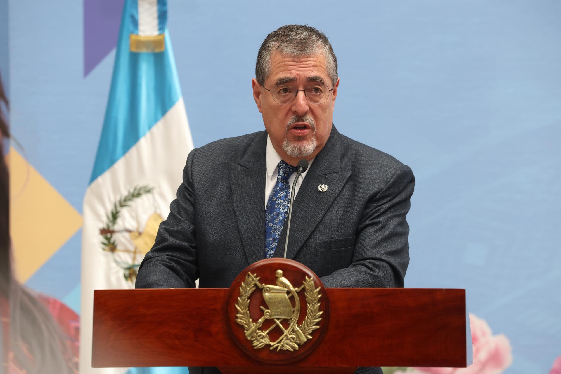 El presidente de Guatemala, Bernardo Arévalo de León, habla en una conferencia de prensa este 7 de abril de 2025 en Ciudad de Guatemala (Guatemala). EFE/ Mariano Macz
