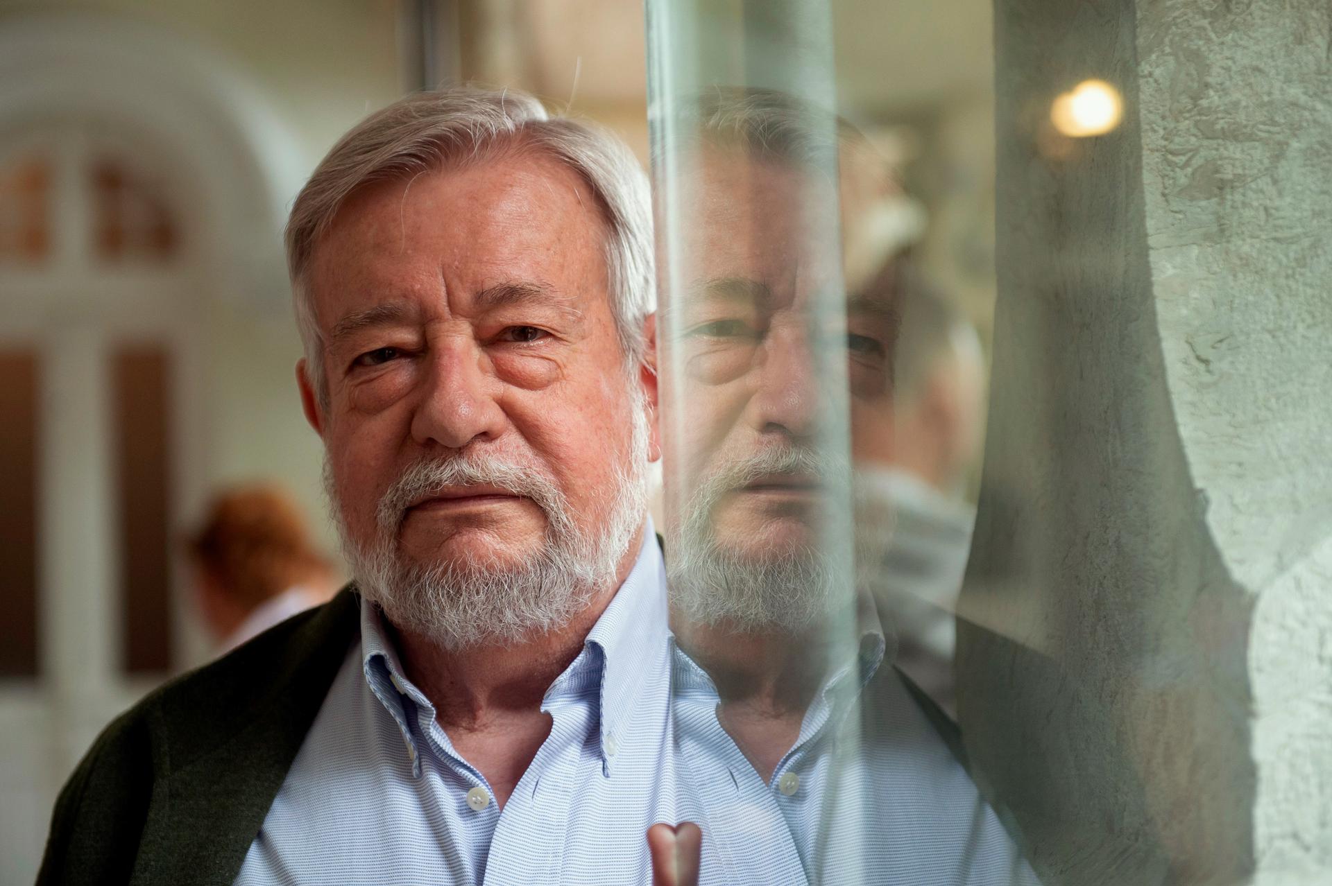 Imagen de archivo (06/08/2019) del escritor José María Guelbenzu.
EFE/ Pedro Puente Hoyos