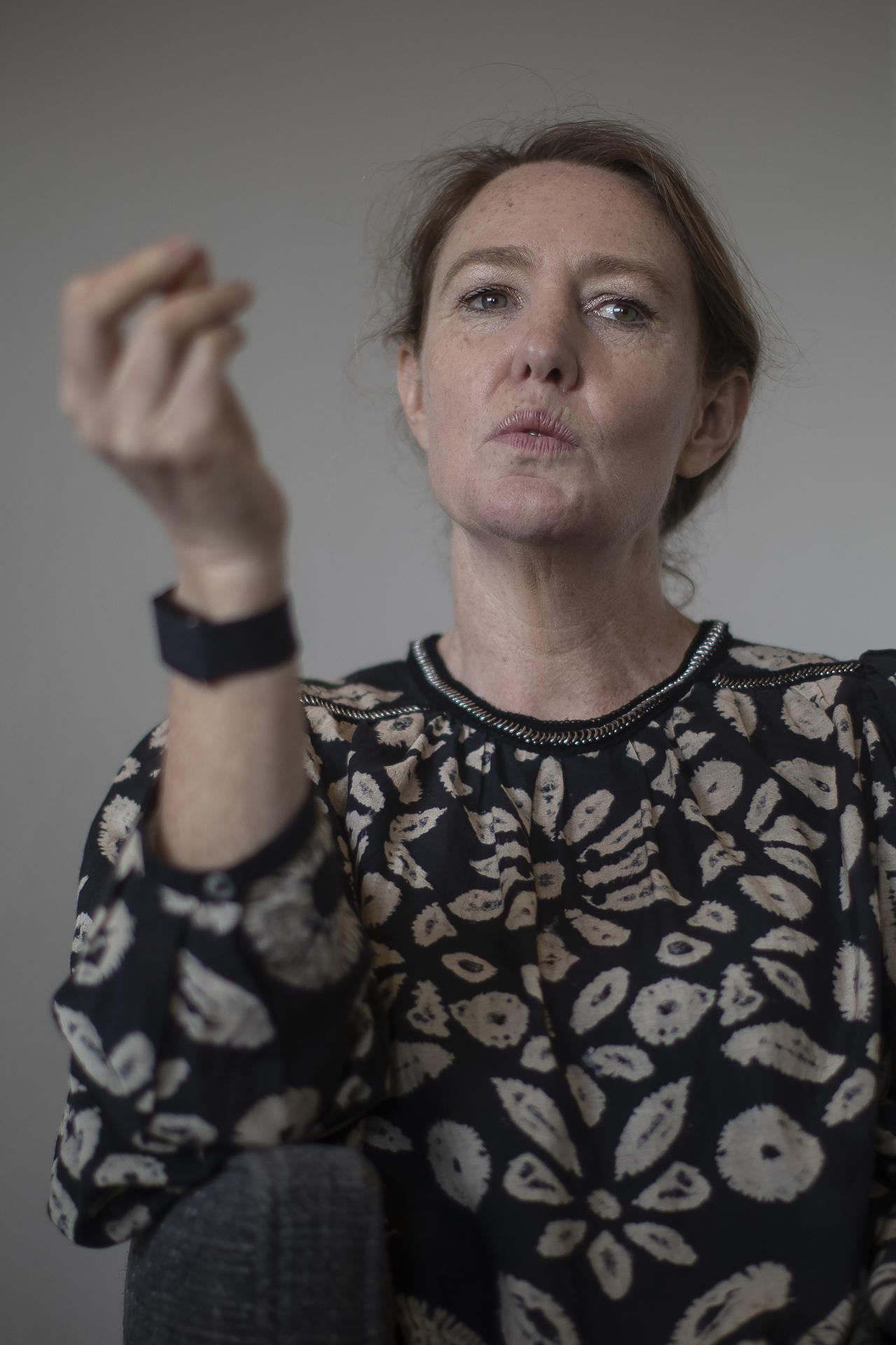 La escritora británica Paula Hawkins, habla durante una entrevista con EFE, este viernes (ayer), en la Ciudad de México (México). EFE/ Isaac Esquivel
