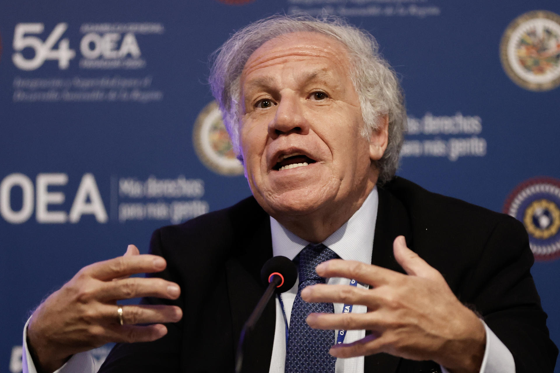 Fotografía de archivo en la que aparece el Secretario General de la Organización de Estados Americanos (OEA), Luis Almagro, durante una conferencia de prensa, en Asunción (Paraguay). EFE/ Bienvenido Velasco