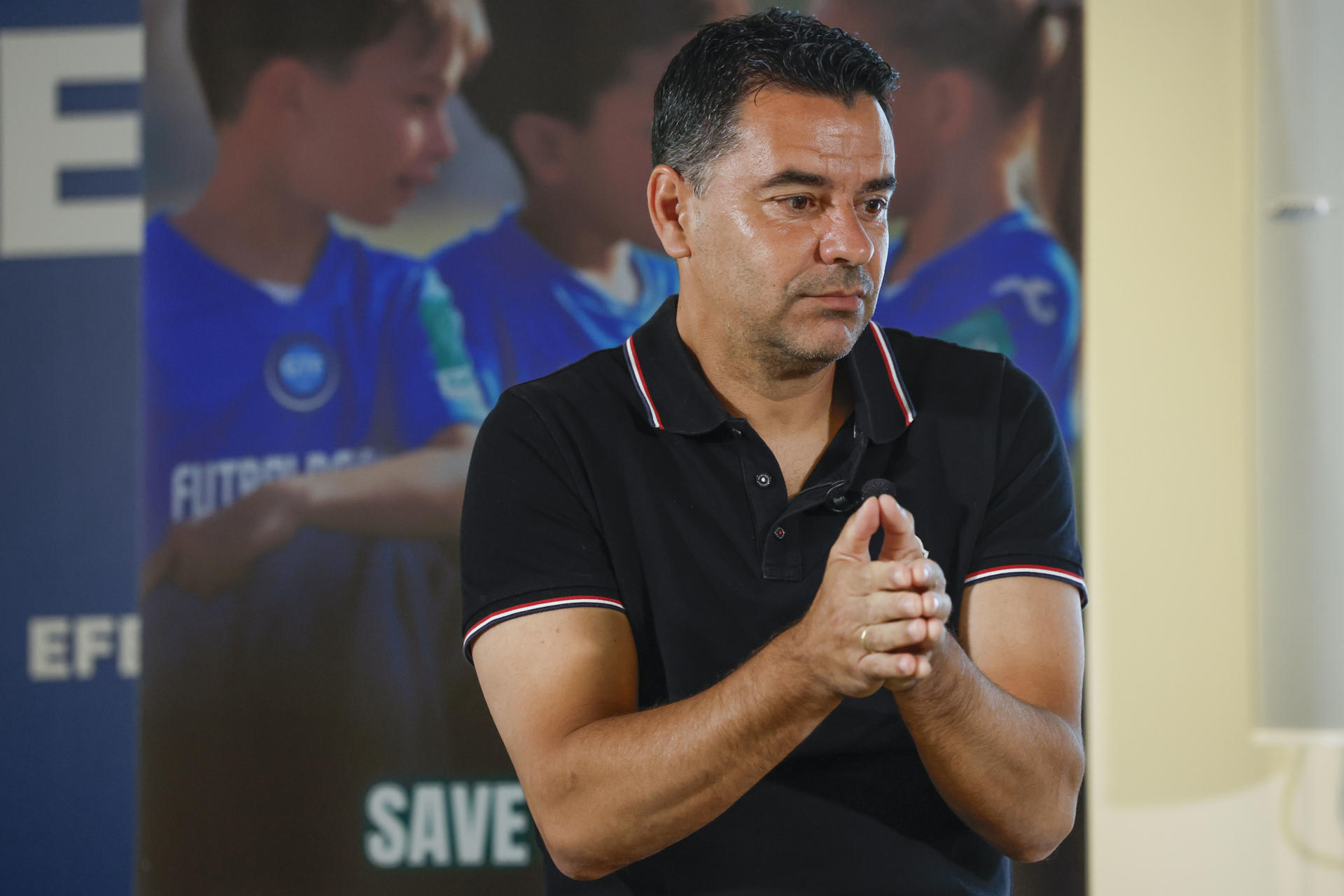 El entrenador del Girona, Michel impulsa la iniciativa ‘Save Football’, un innovador sello de calidad que busca erradicar la violencia, el racismo y otras conductas perjudiciales en el fútbol base, a la par que promueve valores educativos e inyecta calidad humana en los clubes deportivos y que fue presentado este viernes en la sede central de la Agencia EFE. EFE/JJ Guillén