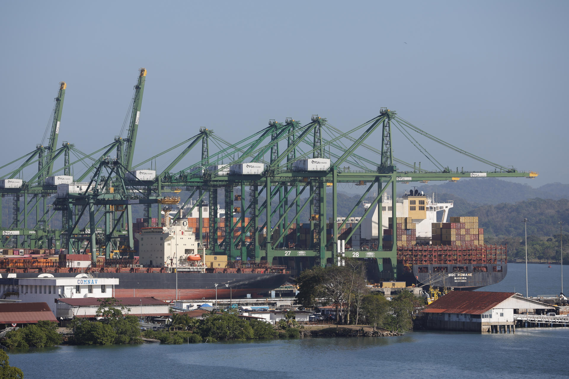 Fotografía de archivo del Puerto de Balboa en el Canal de Panamá (Panamá). EFE/ Bienvenido Velasco