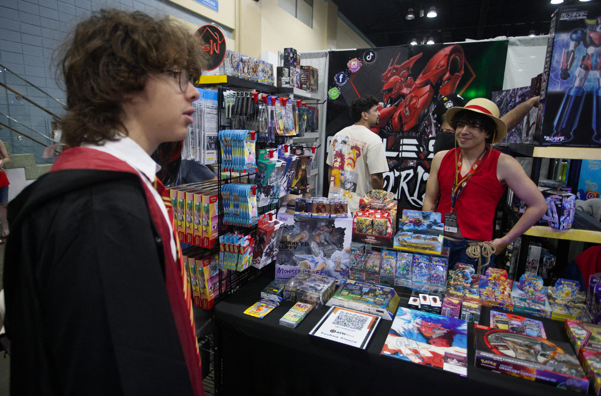 Personas asisten a la Puerto Rico Comic Con 2025 este sábado, en San Juan (Puerto Rico). EFE/ Thais Llorca