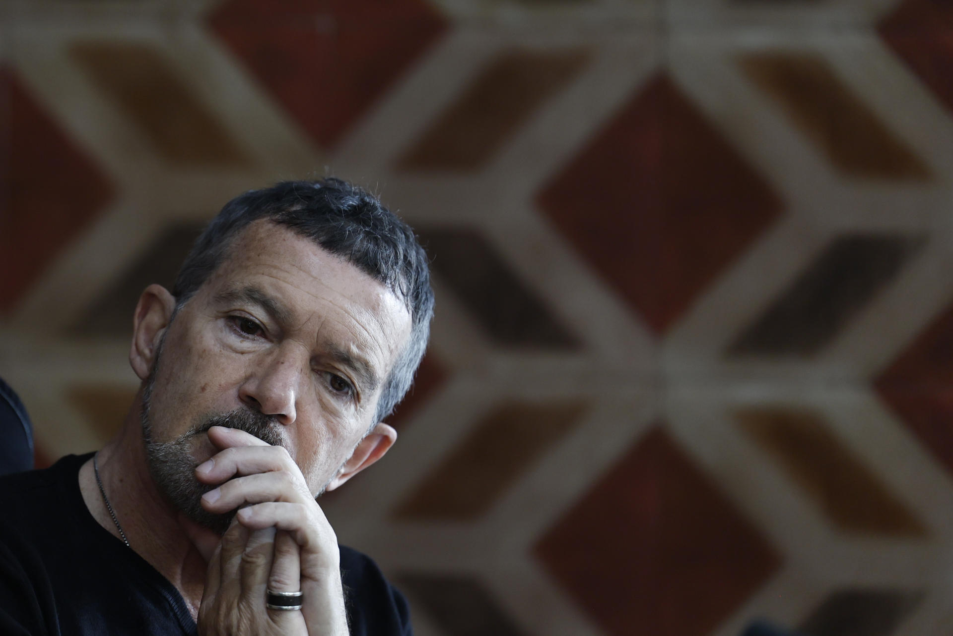 El actor Antonio Banderas, presidente de la Fundación Lágrimas y Favores, durante la presentación del estudio ‘Análisis del impacto económico de la actividad cofrade de la ciudad de Málaga 2024’. EFE archivo (14/04/2025)/Jorge Zapata