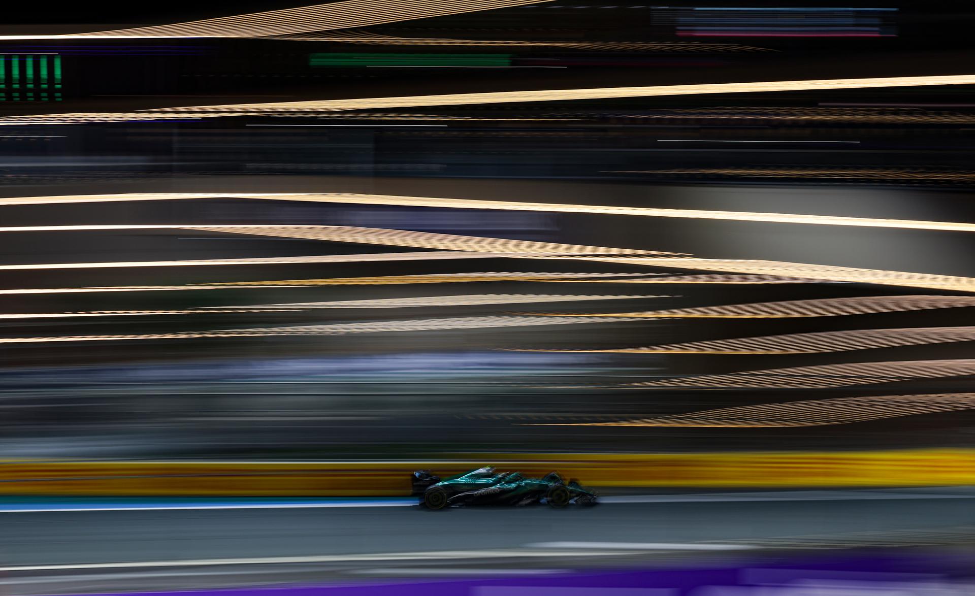 JEDDAH (Saudi Arabia), 18/04/2025.- El español Fernando Alonso (Aston Martin), doble campeón del mundo de Fórmula Uno, que marcó el decimoquinto tiempo este viernes en los entrenamientos libres para el Gran Premio de Arabia Saudí, el quinto del Mundial, en el circuito urbano de Yeda EFE/EPA/ALI HAIDER