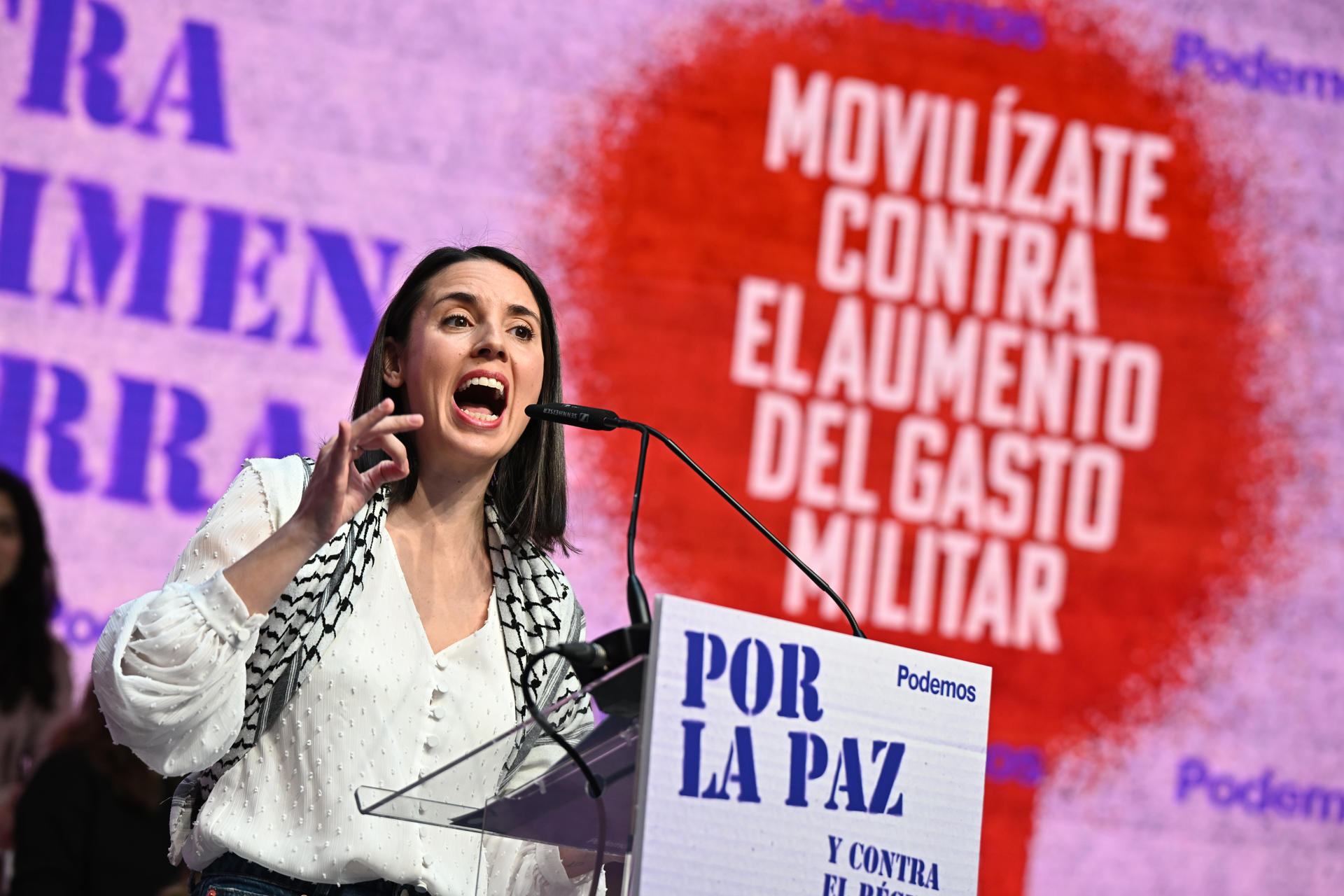 La eurodiputada de Podemos Irene Montero, durante su intervención este domingo en el acto "Por la paz y contra el régimen de guerra" organizado por la formación morada en Madrid. EFE/ Fernando Villar