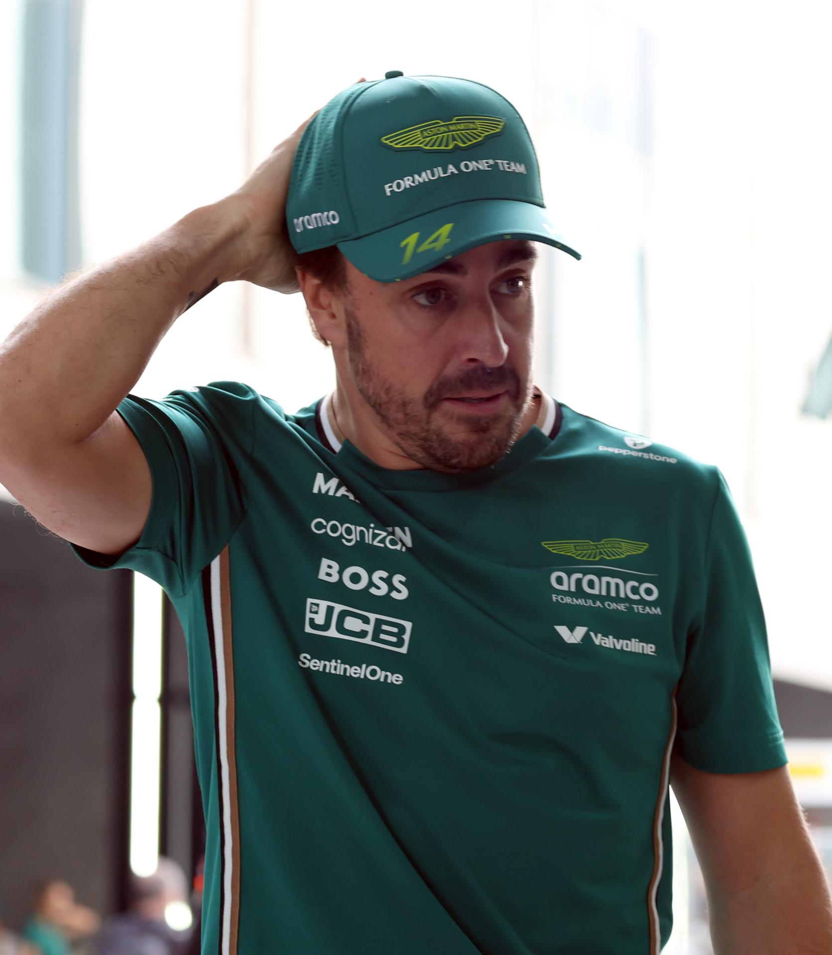 JEDDAH (Saudi Arabia), 20/04/2025.- El español Fernando Alonso (Aston Martin), doble campeón del mundo de Fórmula Uno, que acabó undécimo este domingo el Gran Premio de Arabia Saudí, el quinto del Mundial, en el circuito urbano de Yeda. EFE/EPA/ALI HAIDER