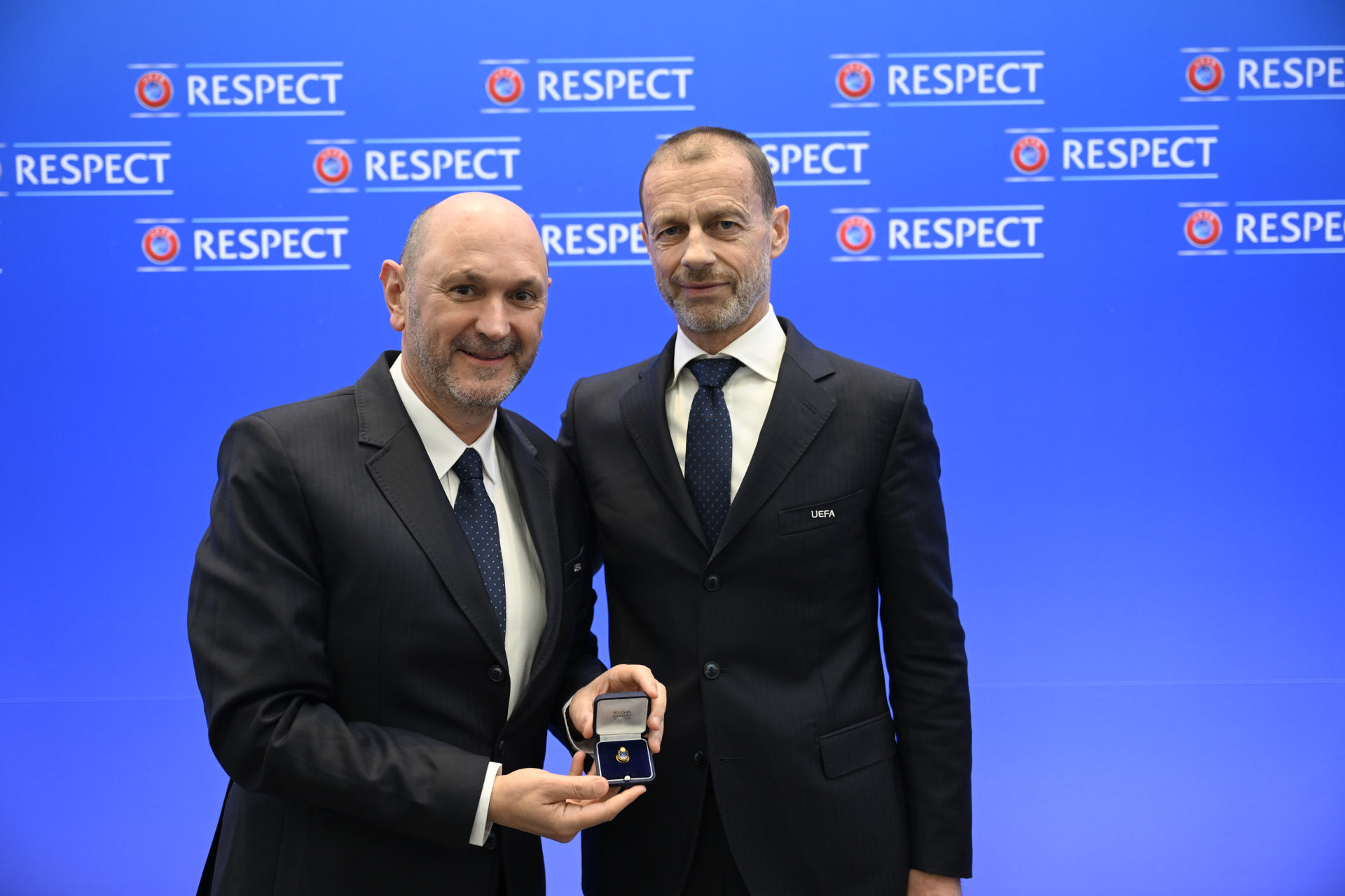 El presidente de la Real Federación Española de Fútbol (RFEF), Rafael Louzán (i), junto a Aleksander Ceferin, presidente de la UEFA. EFE/ RFEF