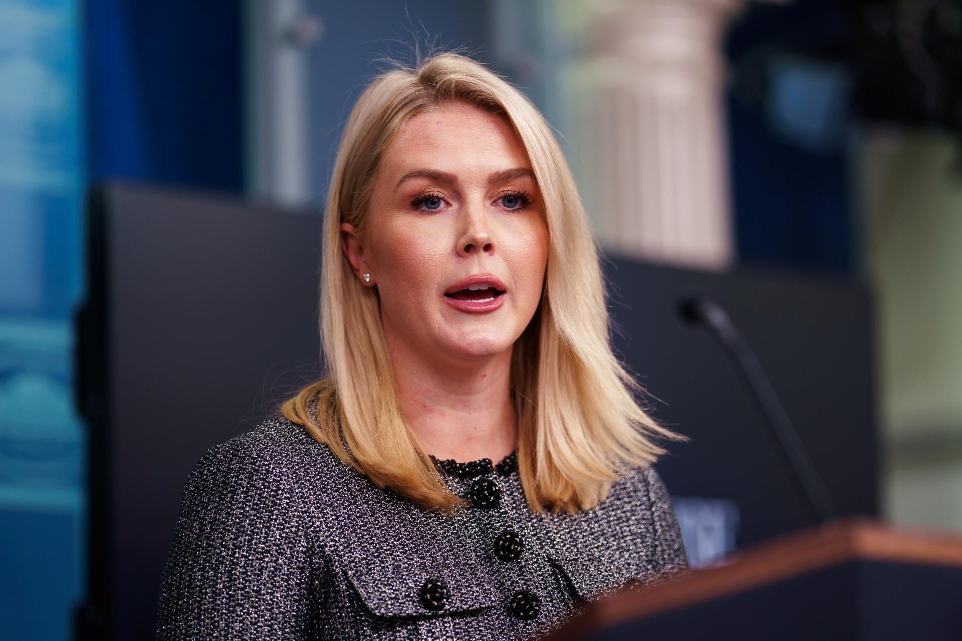 La Secretaria de Prensa de la Casa Blanca, Karoline Leavitt, ofrece una rueda de prensa el 11 de abril de 2025. EFE/WILL OLIVER