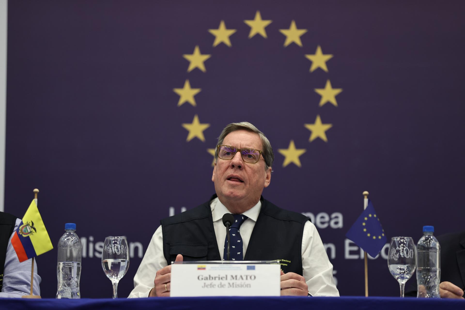 El jefe de la misión electoral de la UE, el eurodiputado español Gabriel Mato, habla en una rueda de prensa este martes, en Quito (Ecuador). EFE/ José Jácome