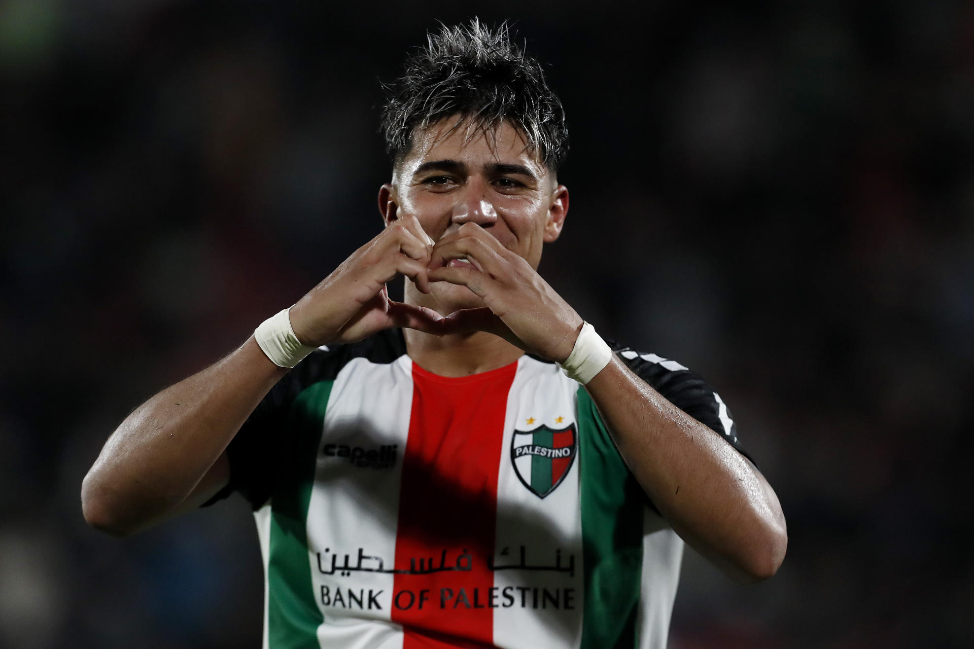 Junior Marabel de Palestino celebra un gol en un partido de la fase de grupos de la Copa Sudamericana. EFE/ Osvaldo Villarroel