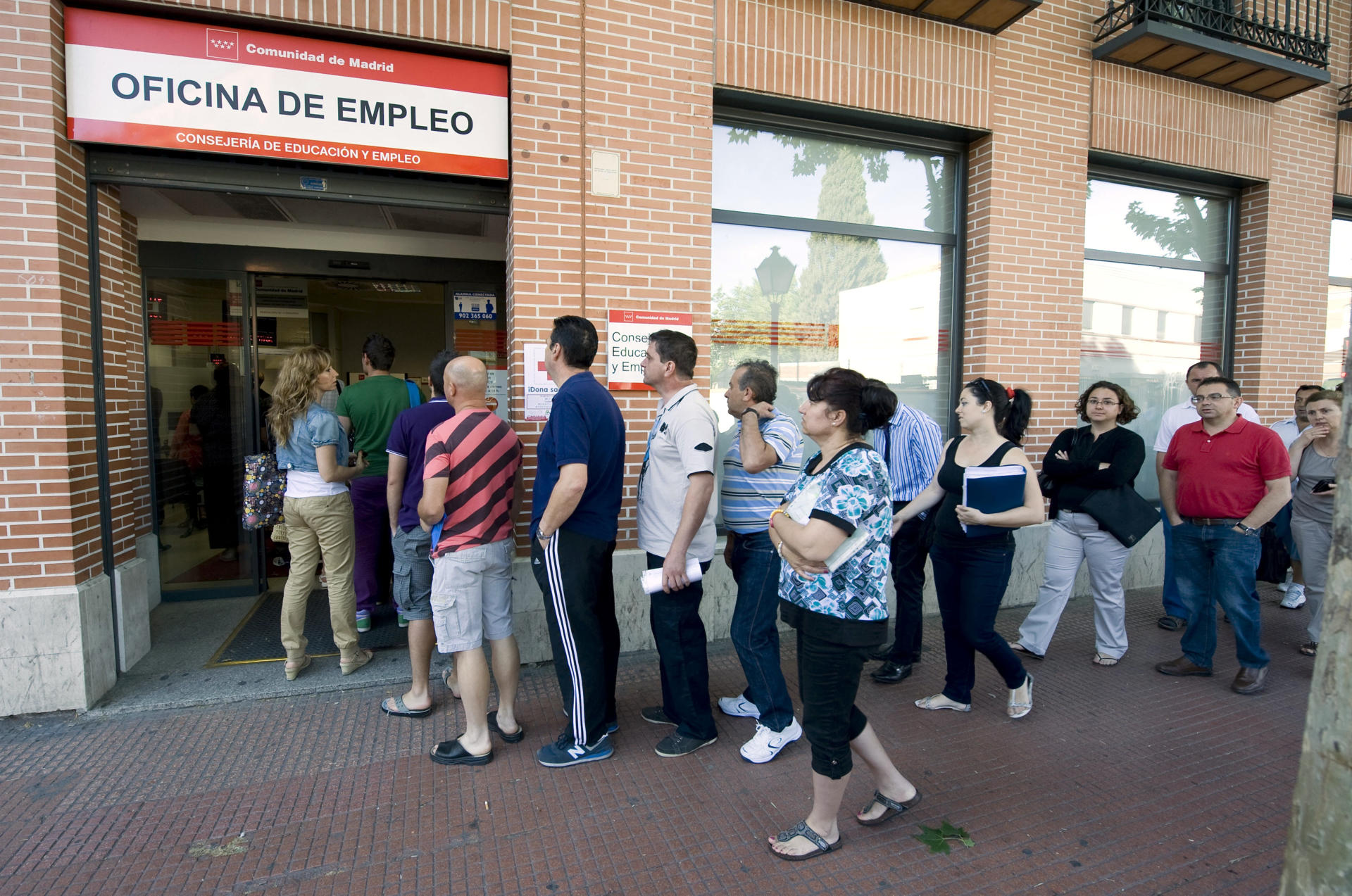 Imagen de archivo de una oficina de desempleo en la Comunidad de Madrid. EFE/Fernando Villar