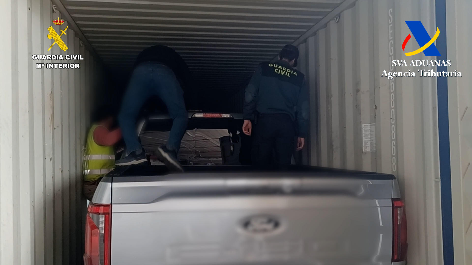 La Guardia Civil y la Agencia Tributaria, en colaboración con el Container Security Initiative (CSI) estadounidense, han recuperado en el puerto de València 21 vehículos de alta gama, valorados en 1,1 millones de euros y robados en Estados Unidos, que tenían como destino final varios países de África. Los turismos habían sido robados en el país norteamericano y viajaban hasta distintos puntos de África con escala en el puerto de Valencia. EFE/ Guardia Civil SOLO USO EDITORIAL/SOLO DISPONIBLE PARA ILUSTRAR LA NOTICIA QUE ACOMPAÑA (CRÉDITO OBLIGATORIO)