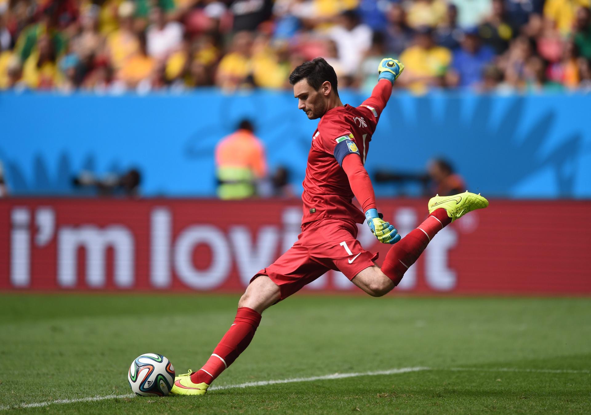 El arquero francés Hugo Lloris se citará de nuevo con el delantero argentino Lionel Messi en un mediático partido de la Liga de Campeones de la Concacaf, este miércoles en Los Ángeles. EFE/EPA/MARIUS BECKER.