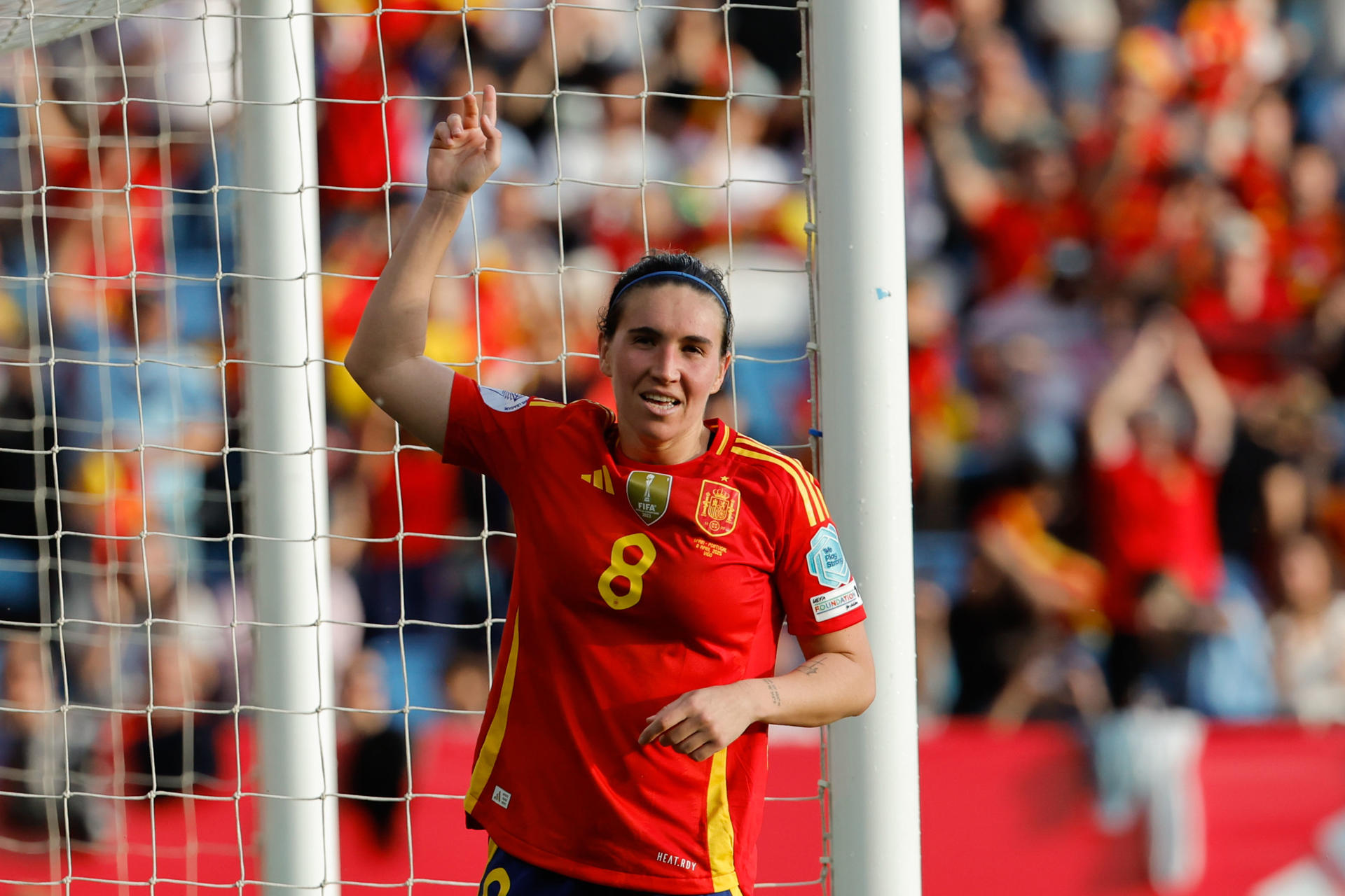 La delantera española Mariona Caldentey celebra tras anotar el quinto gol del equipo este martes, durante el partido de la jornada 4 del Grupo C de la Liga de Naciones Femenina UEFA, entre España y Portugal, en el estadio Abanca Balaídos de Vigo (Galicia). EFE/ Lavandeira Jr