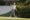 El norirlandés Rory McIlroy saluda a la multitud tras su putt de birdie en el green 13 durante la tercera ronda del Torneo Masters 2025 en el Augusta National Golf Club en Augusta, Georgia (EE.UU.). EFE/ERIK S. LESSER