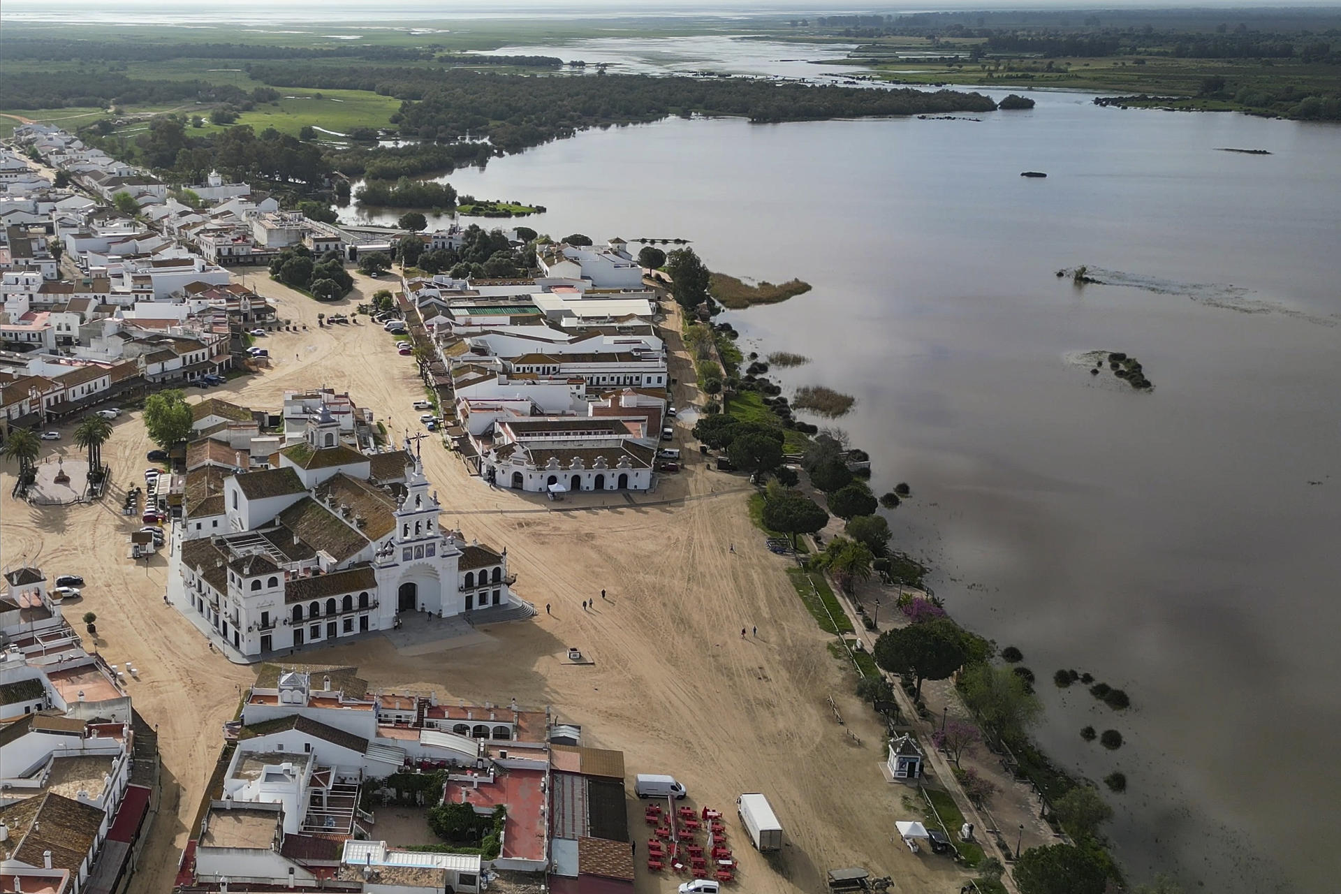 Marismas de Doñana junto al poblado de El Rocío (Almonte) Huelva. EFE/ José Manuel Vidal